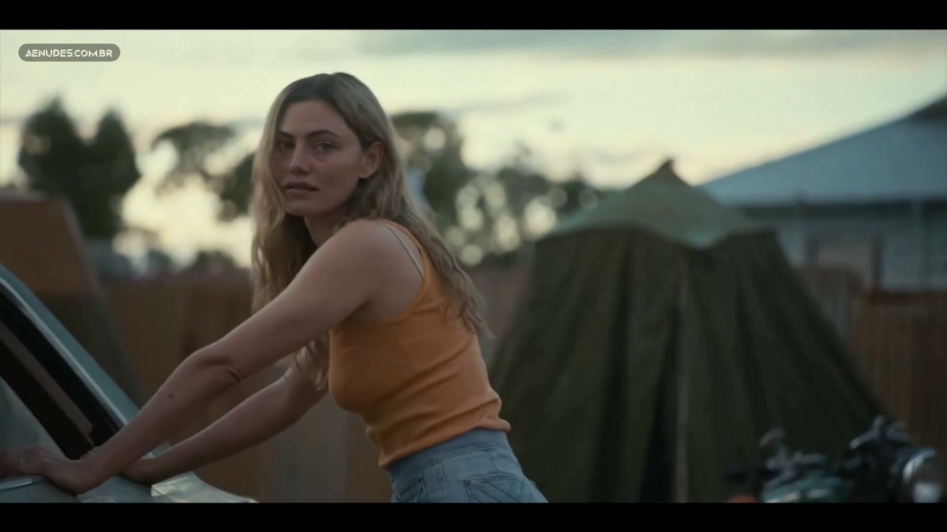 Phoebe Tonkin nua pelada cena de sexo em Kid Snow