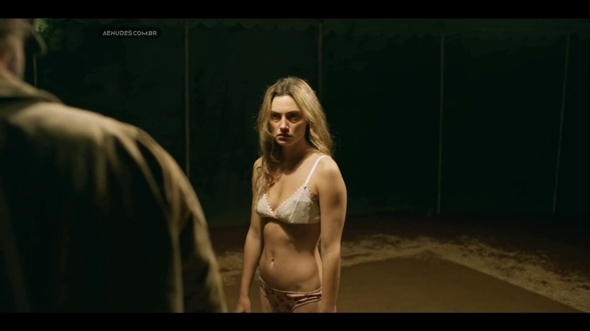 Phoebe Tonkin nua pelada cena de sexo em Kid Snow