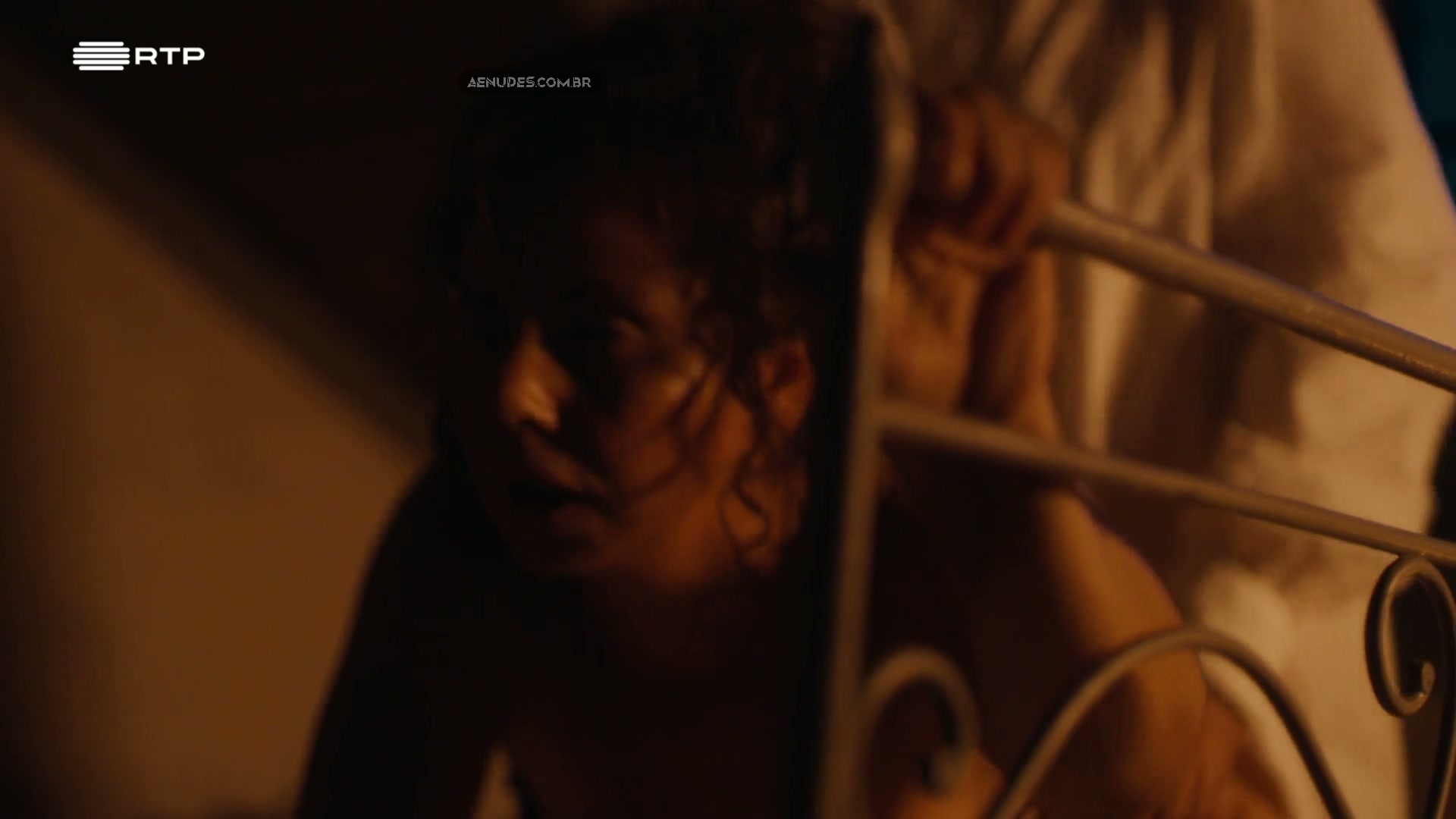 Sara Norte nua pelada cena de sexo em O Crime de Padre Amaro