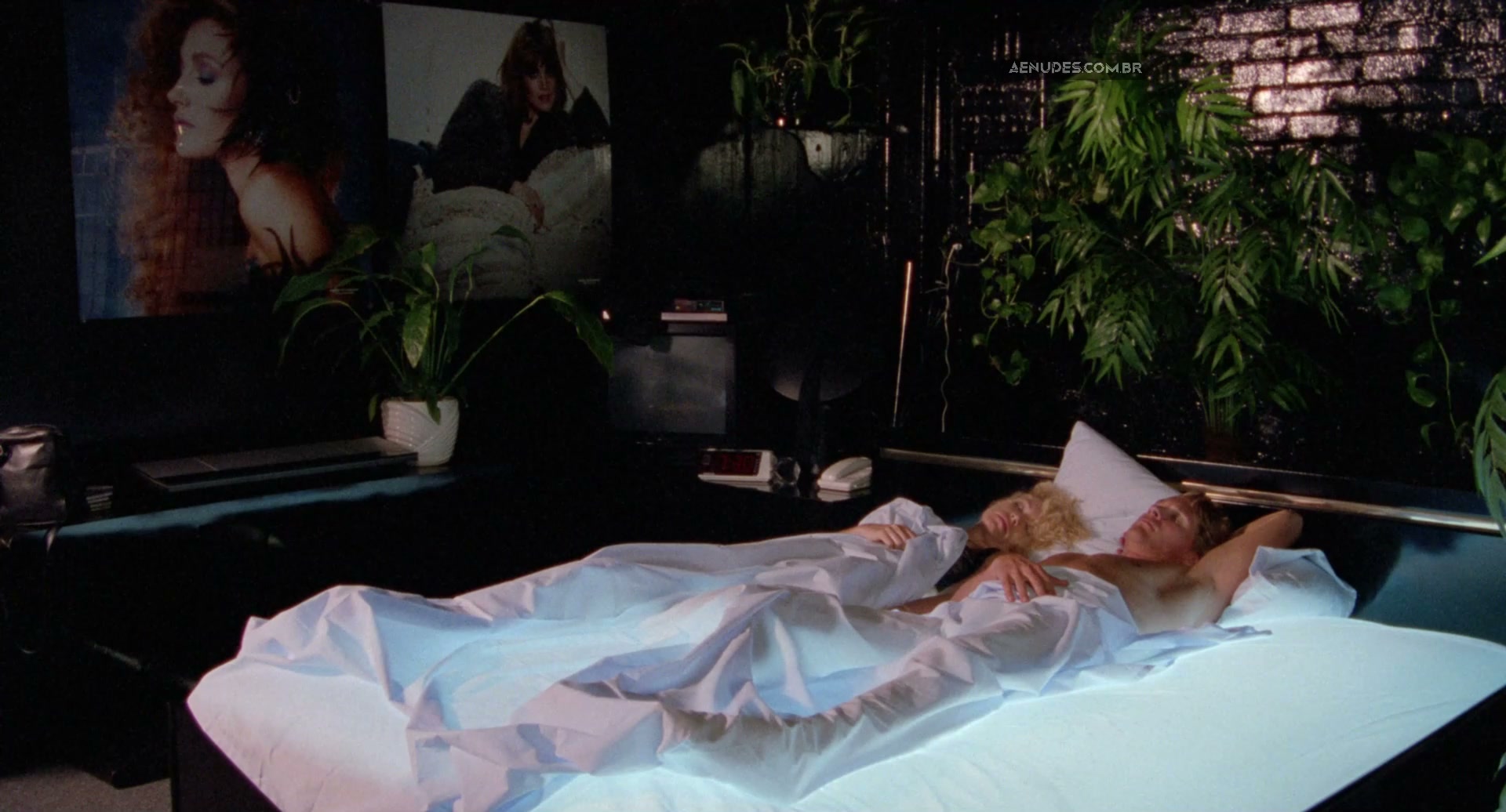 Shannon Tweed nua pelada cena de sexo em In The Cold Night