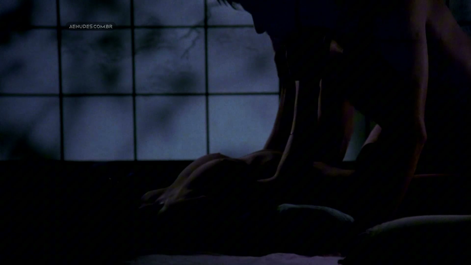 Susan George nua pelada cena de sexo em The House Where Evil Dwells