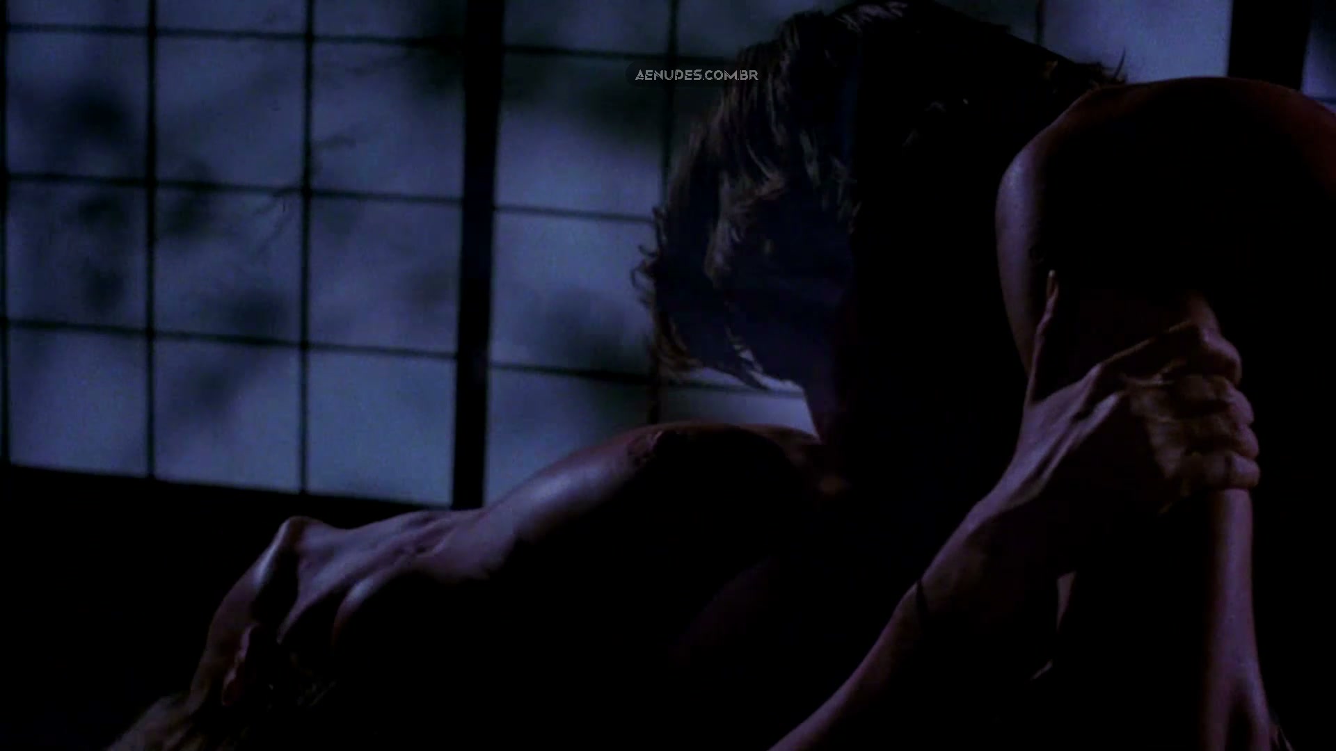 Susan George nua pelada cena de sexo em The House Where Evil Dwells