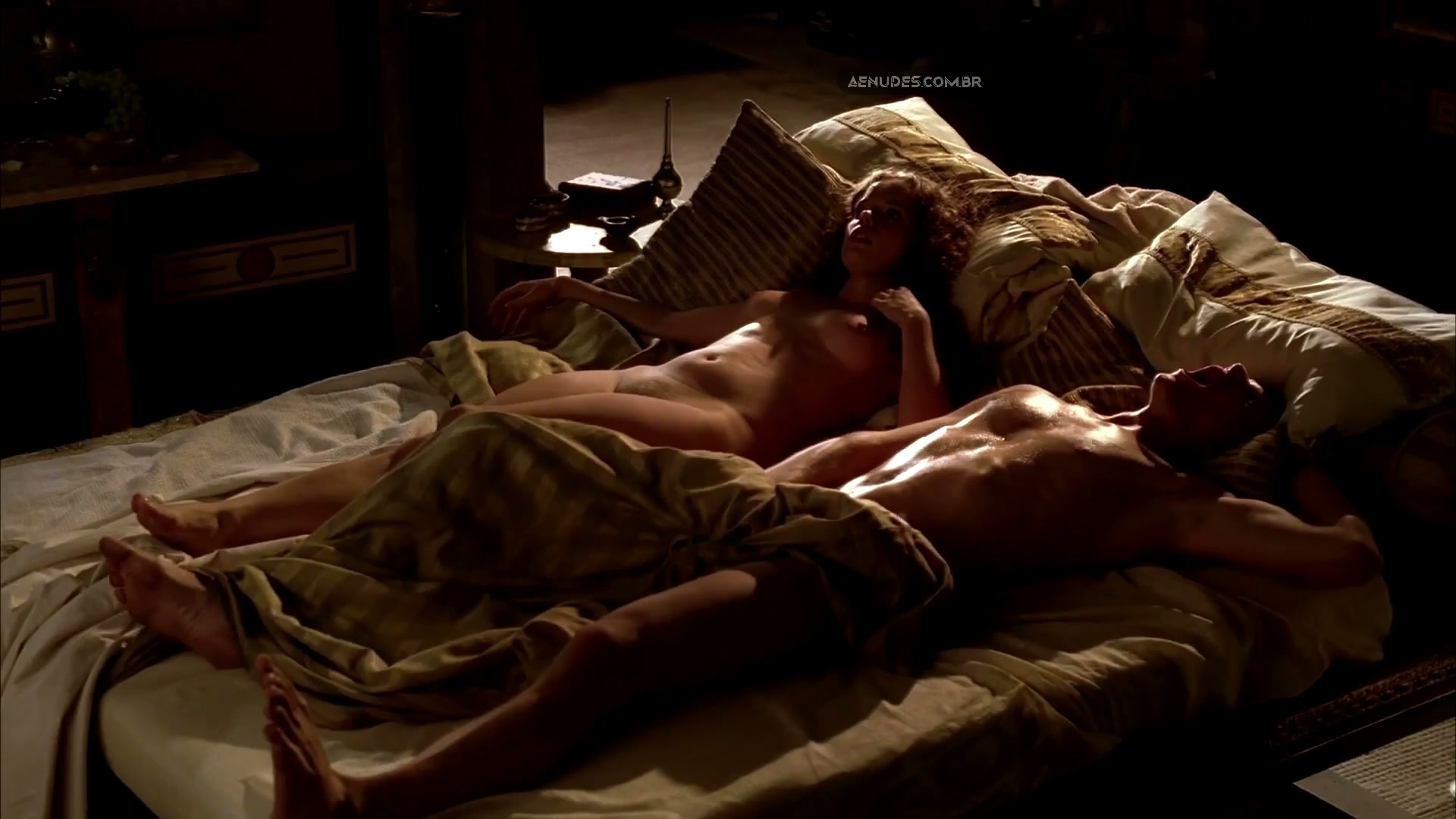 Alice Henley Lyndsey Marshal nua pelada cena de sexo em Rome 2