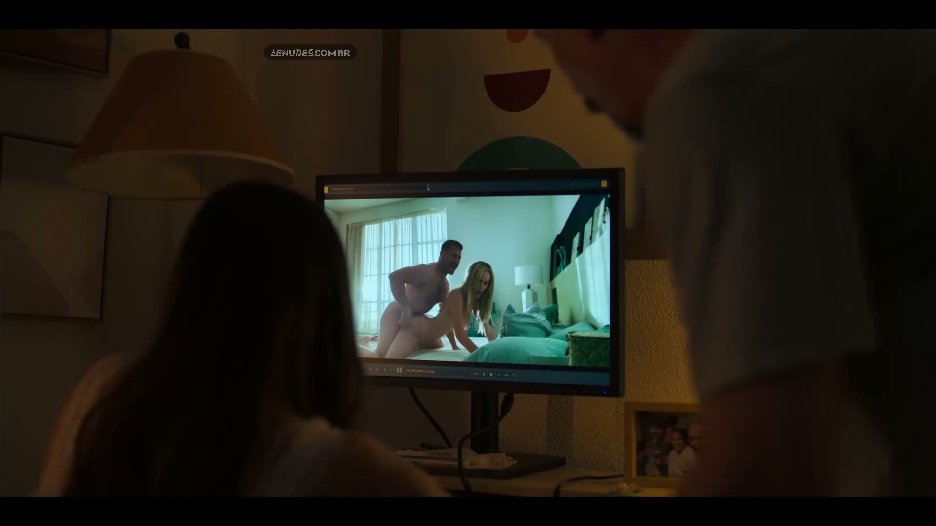 Irene Arcos Kira Mira Raquel Guerrero nua pelada cena de sexo em Macho Alfa