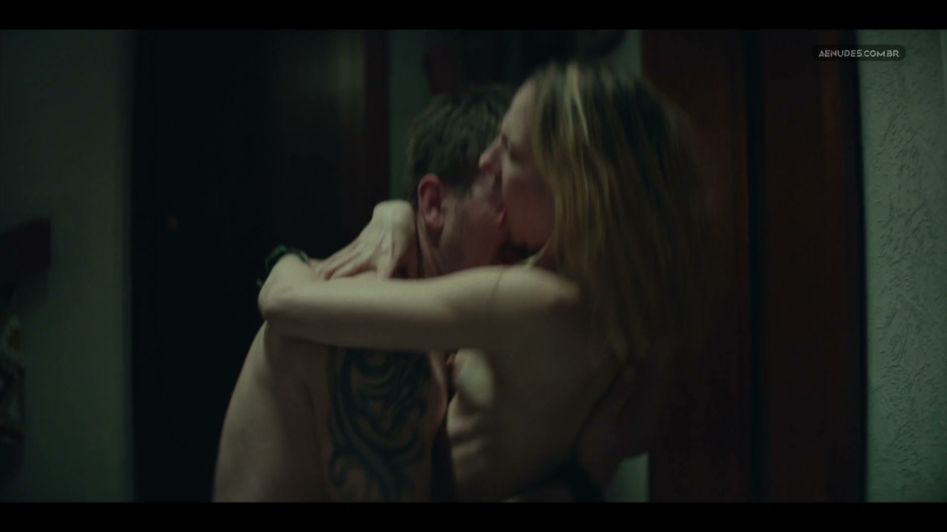 Katharina Schuttler nua pelada cena de sexo em A Better Place