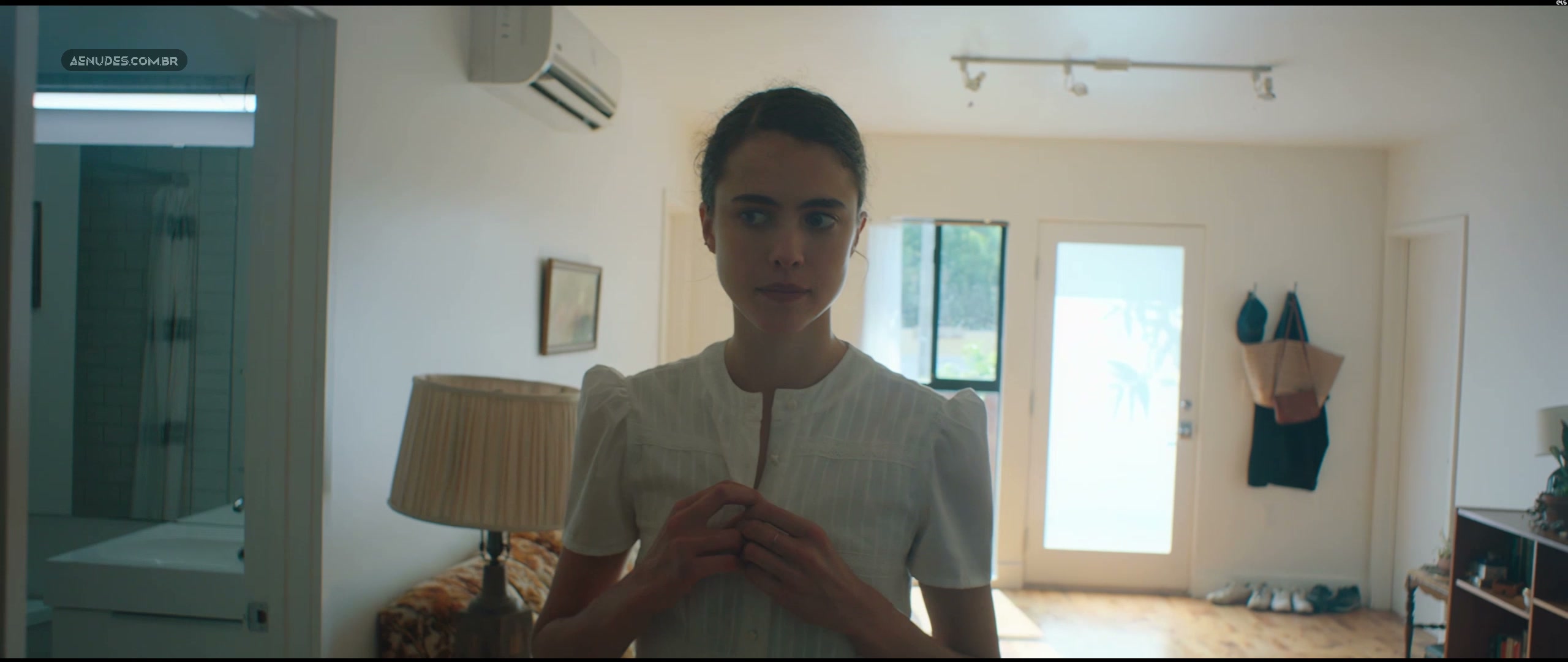 Margaret Qualley nua pelada cena de sexo em Love Me Like You Hate Me