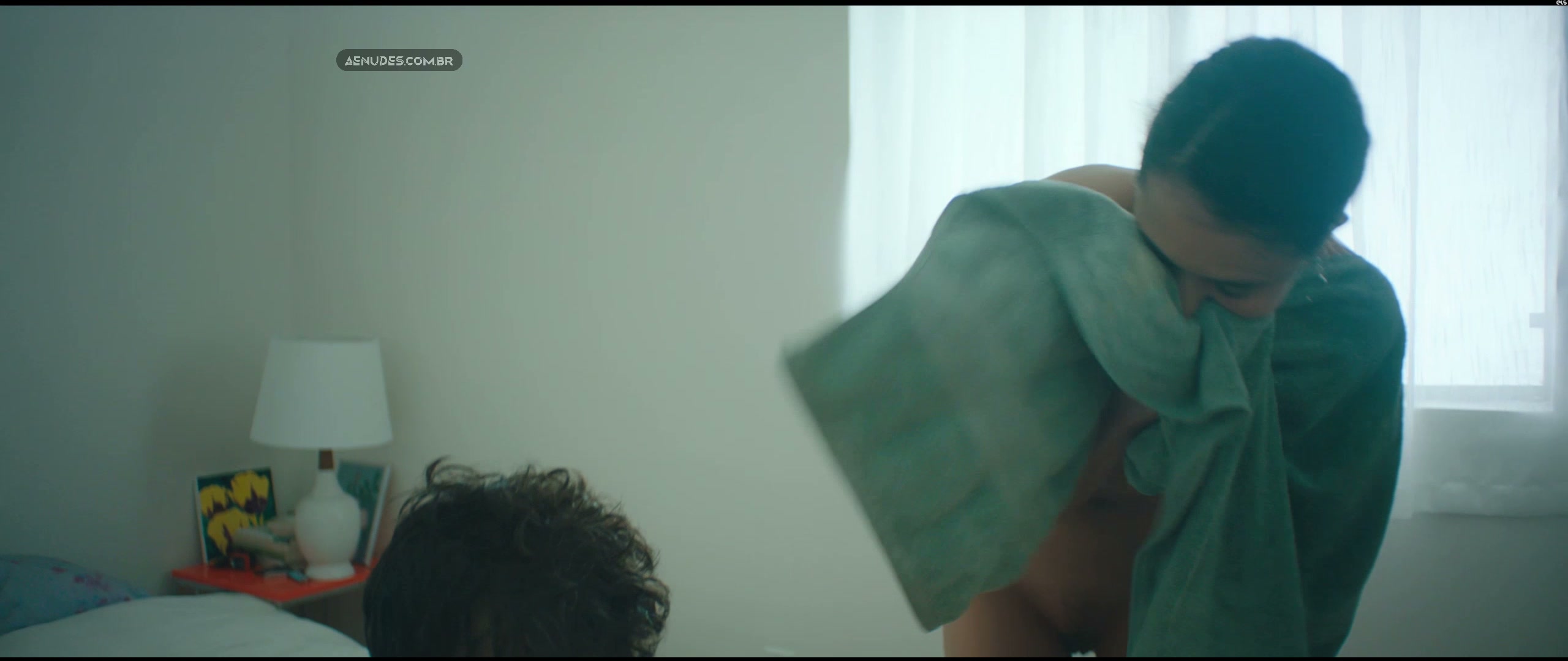 Margaret Qualley nua pelada cena de sexo em Love Me Like You Hate Me