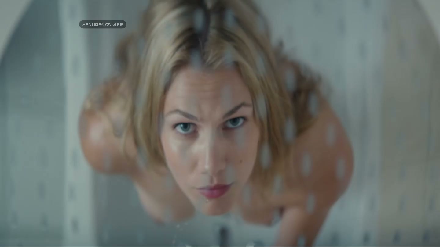 Margot Bancilhon nua pelada cena de sexo em Palace Beach Hotel , Five