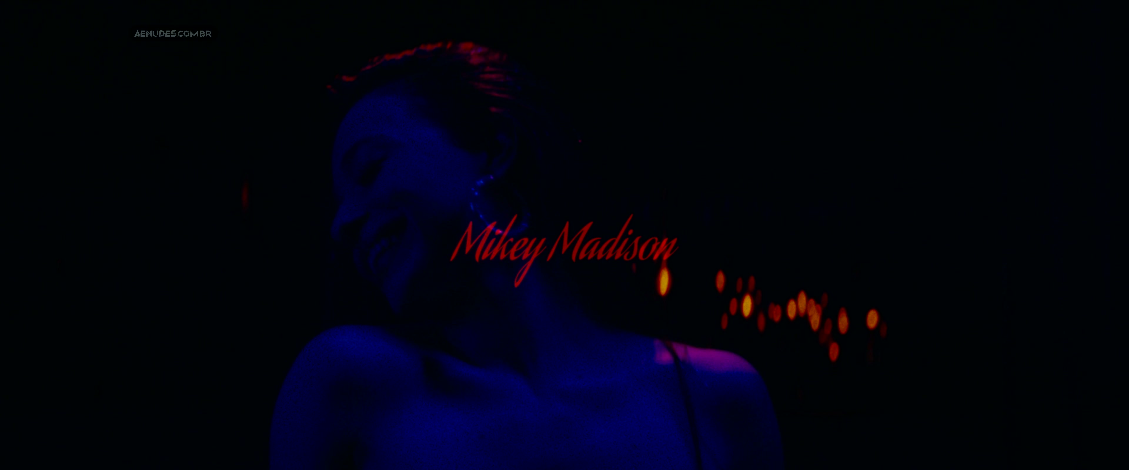 Mikey Madison nua pelada cena de sexo em Anora