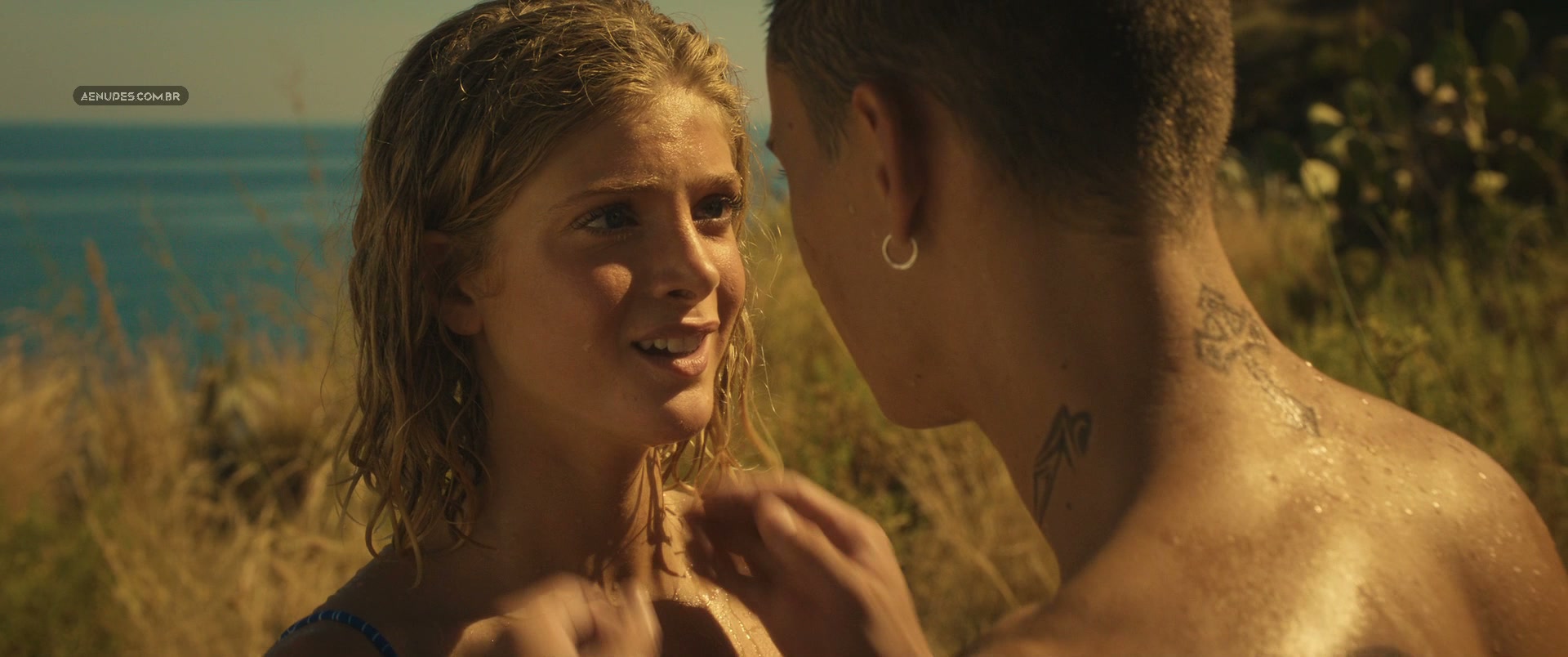 Elena Kampouris nua pelada cena de sexo em Here Now