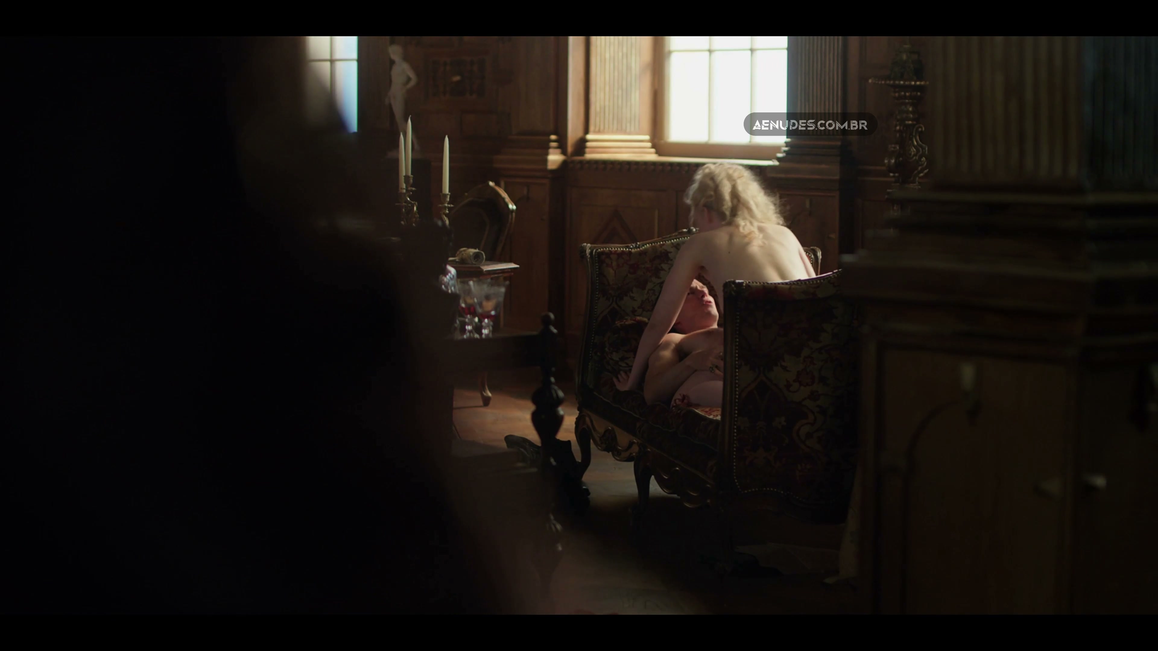 Elle Fanning nua pelada cena de sexo em The Great