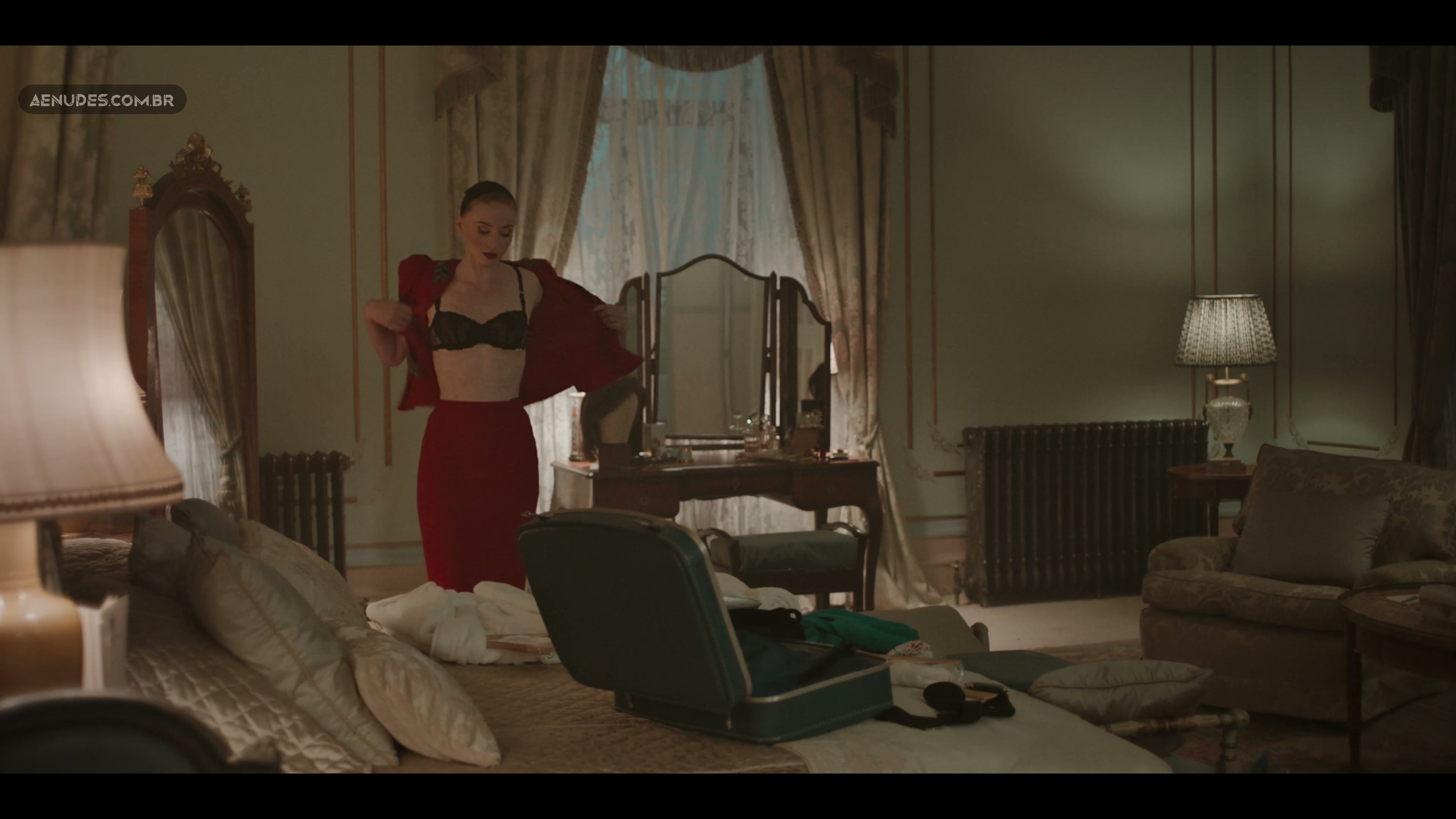 Sophie Turner nua pelada cena de sexo em Joan