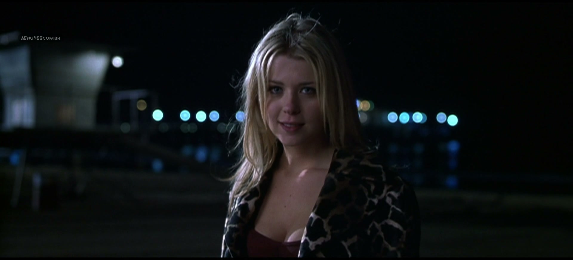 Tara Reid nua pelada cena de sexo em Body Shots