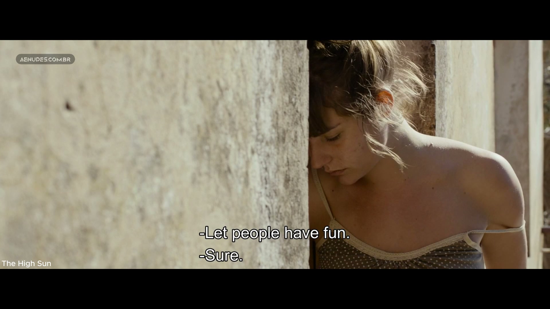 Tihana Lazovic nua pelada cena de sexo em The High Sun E Only When I Laugh