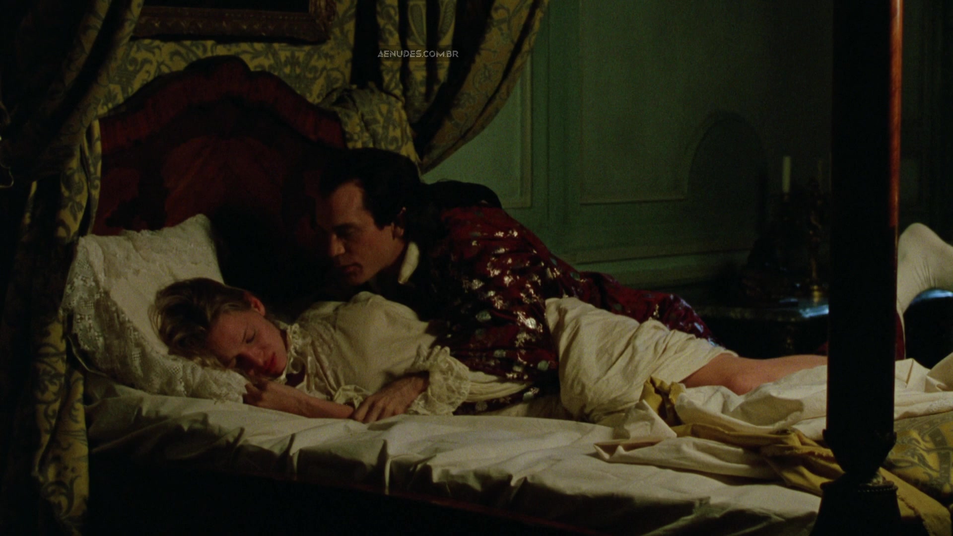 Uma Thurman, Laura Benson, Valerie Gogan nuas peladas cena de sexo em Dangerous Liaisons