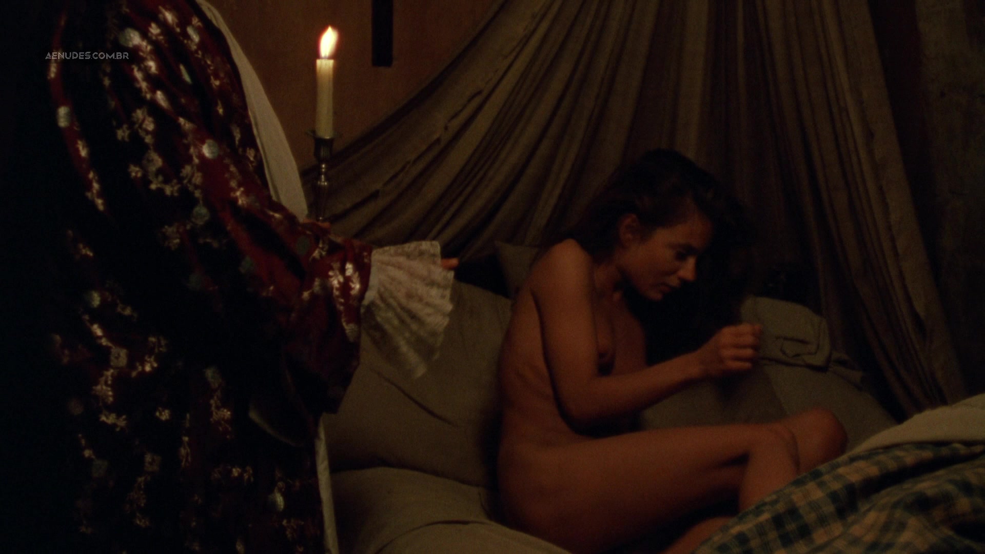 Uma Thurman, Laura Benson, Valerie Gogan nuas peladas cena de sexo em Dangerous Liaisons
