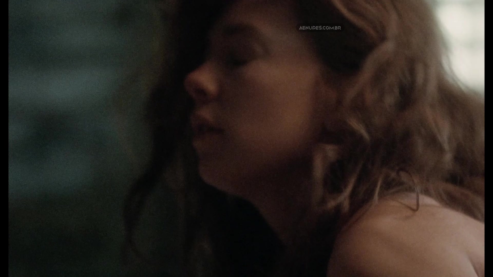 Vanessa Kirby, Katherine Waterston nuas peladas cena de sexo em The World to Come
