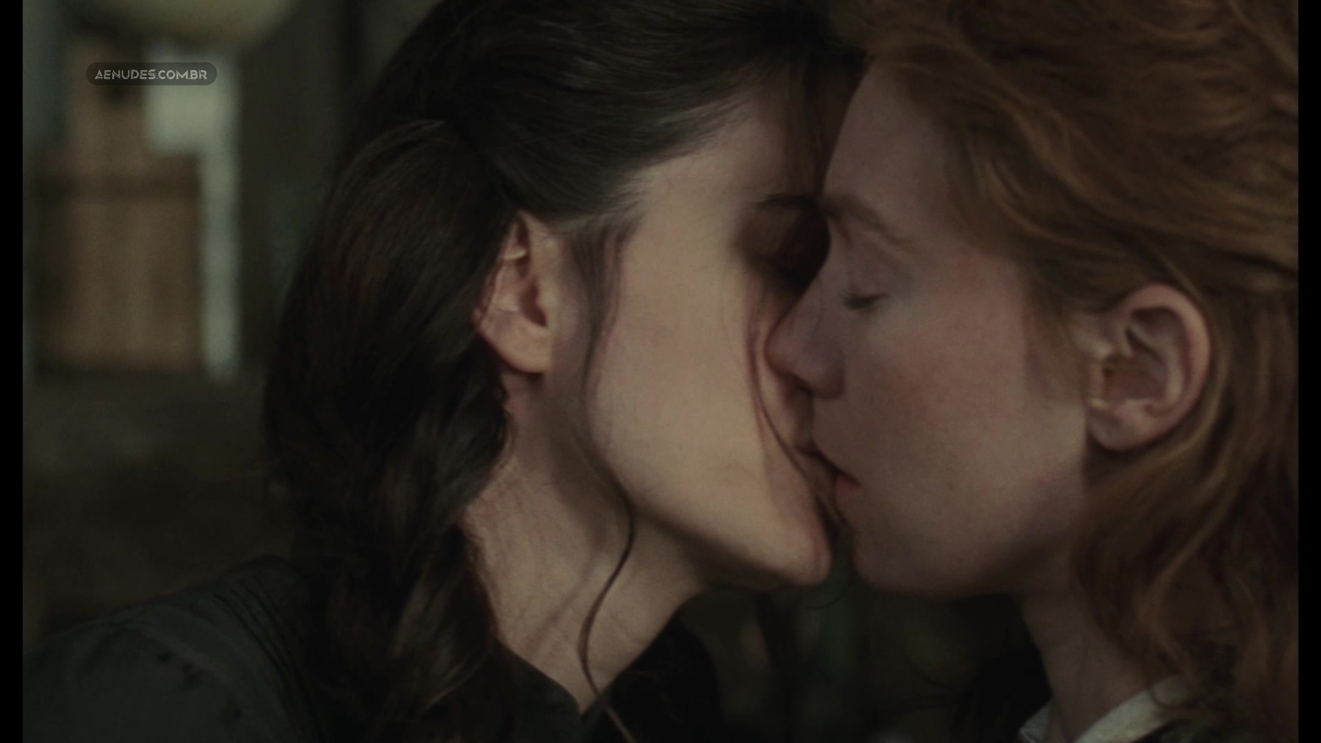 Vanessa Kirby, Katherine Waterston nuas peladas cena de sexo em The World to Come