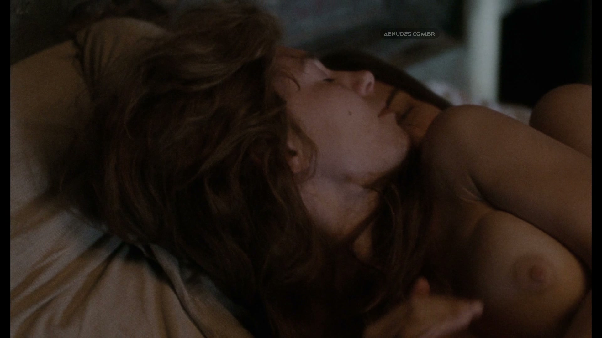 Vanessa Kirby, Katherine Waterston nuas peladas cena de sexo em The World to Come