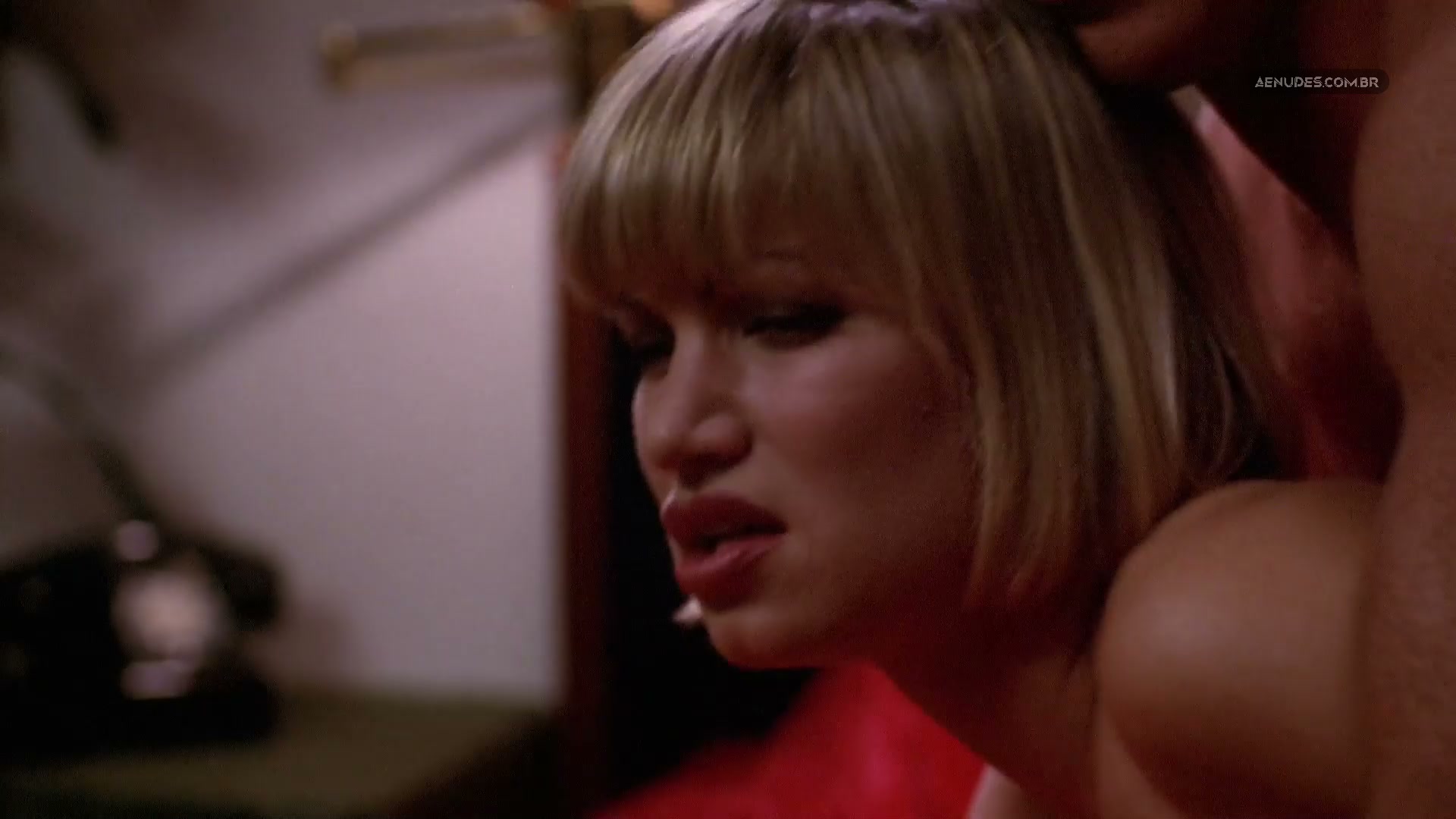 Athena Massey, Rena Riffel nuas peladas cena de sexo em Undercover Heat
