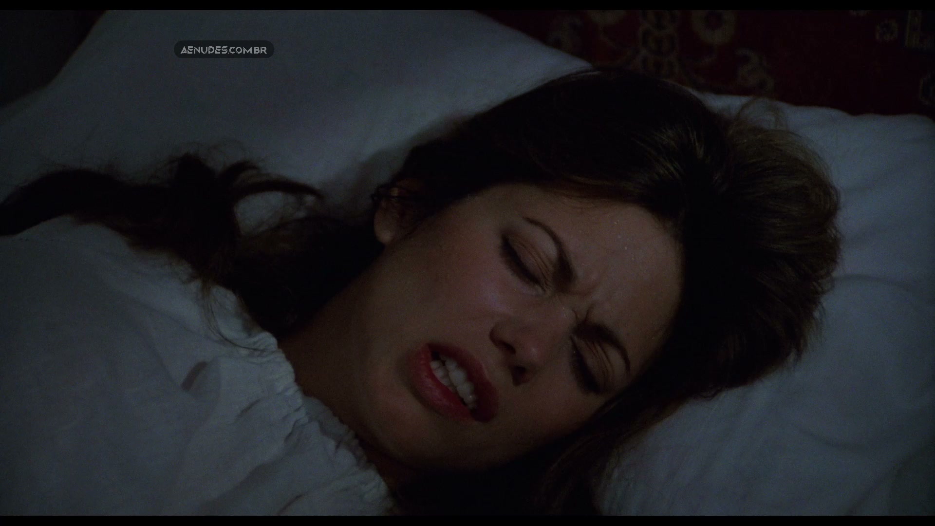 Deborah Shelton nua pelada cena de sexo em Blood Tide
