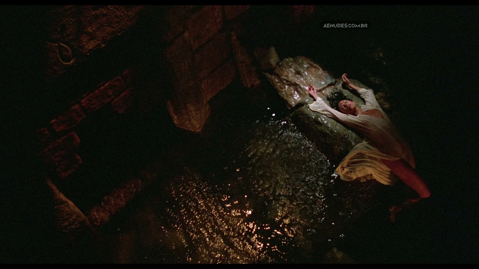 Deborah Shelton nua pelada cena de sexo em Blood Tide