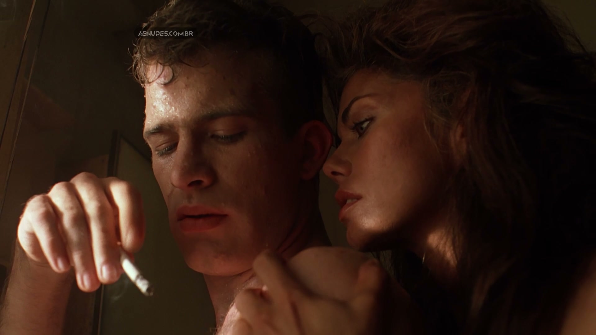 Deborah Shelton nua pelada cena de sexo em Nemesis