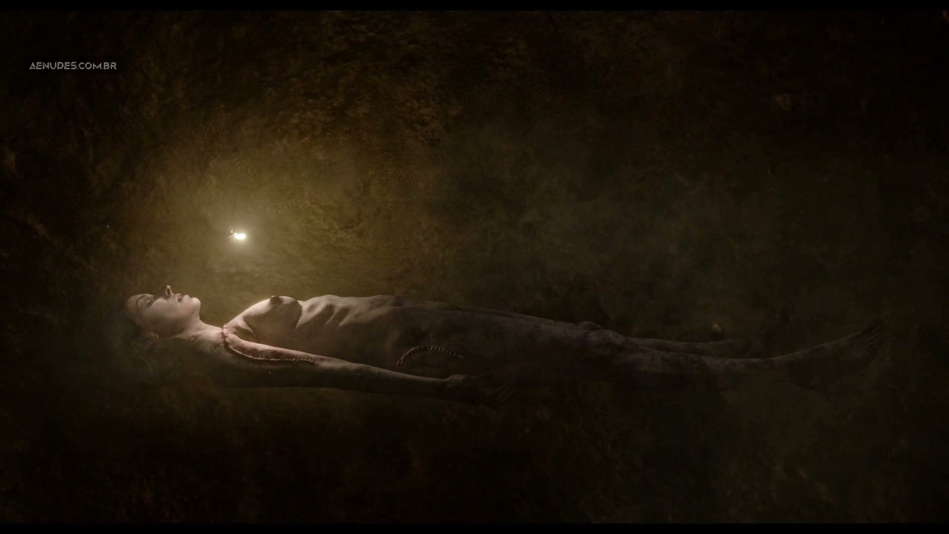 Diana Krugger, Sandrine Holt nuas peladas cena de sexo em The Shrouds