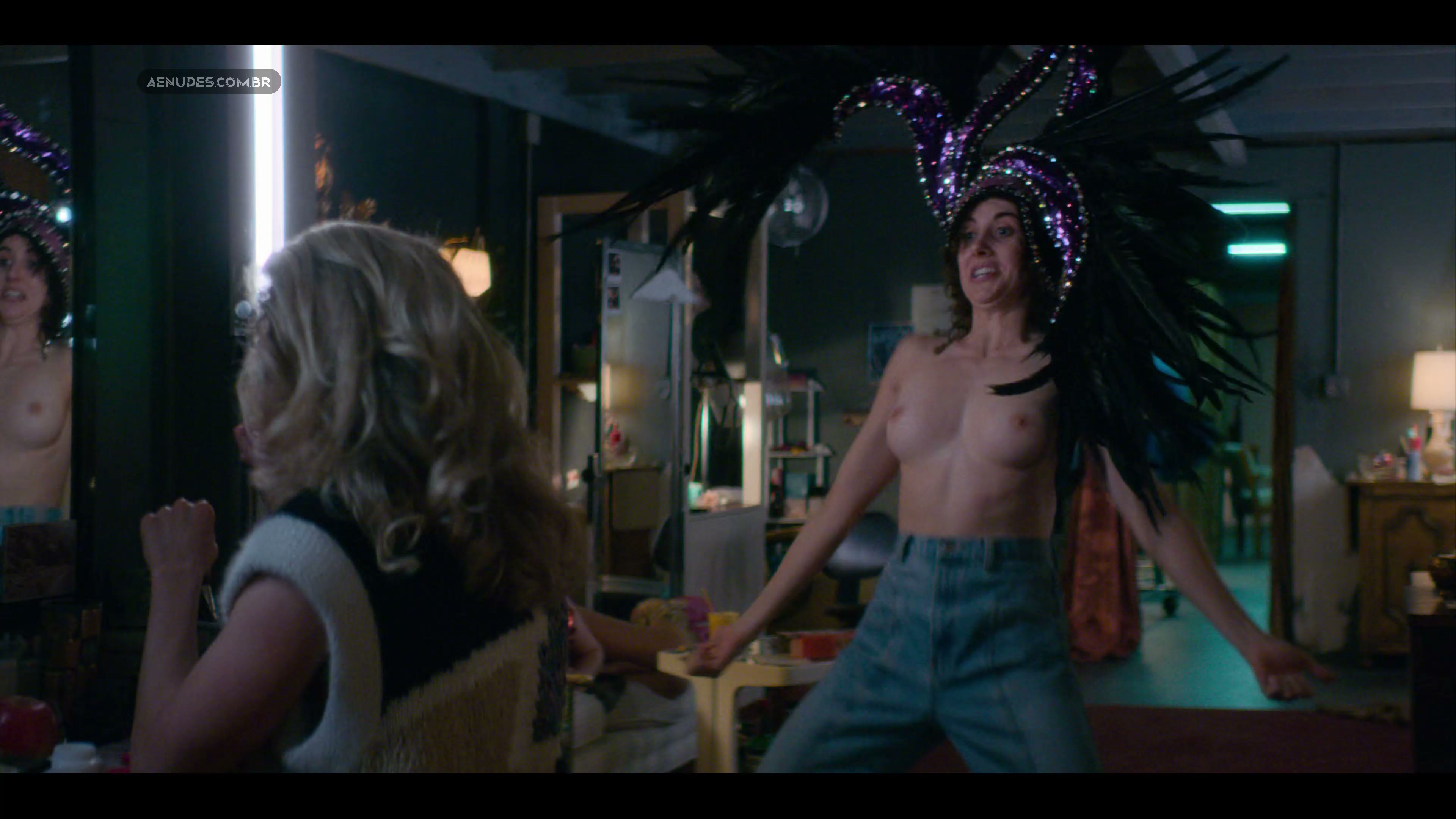 Jackie Tohn, Alison Brie nuas peladas cena de sexo em Glow