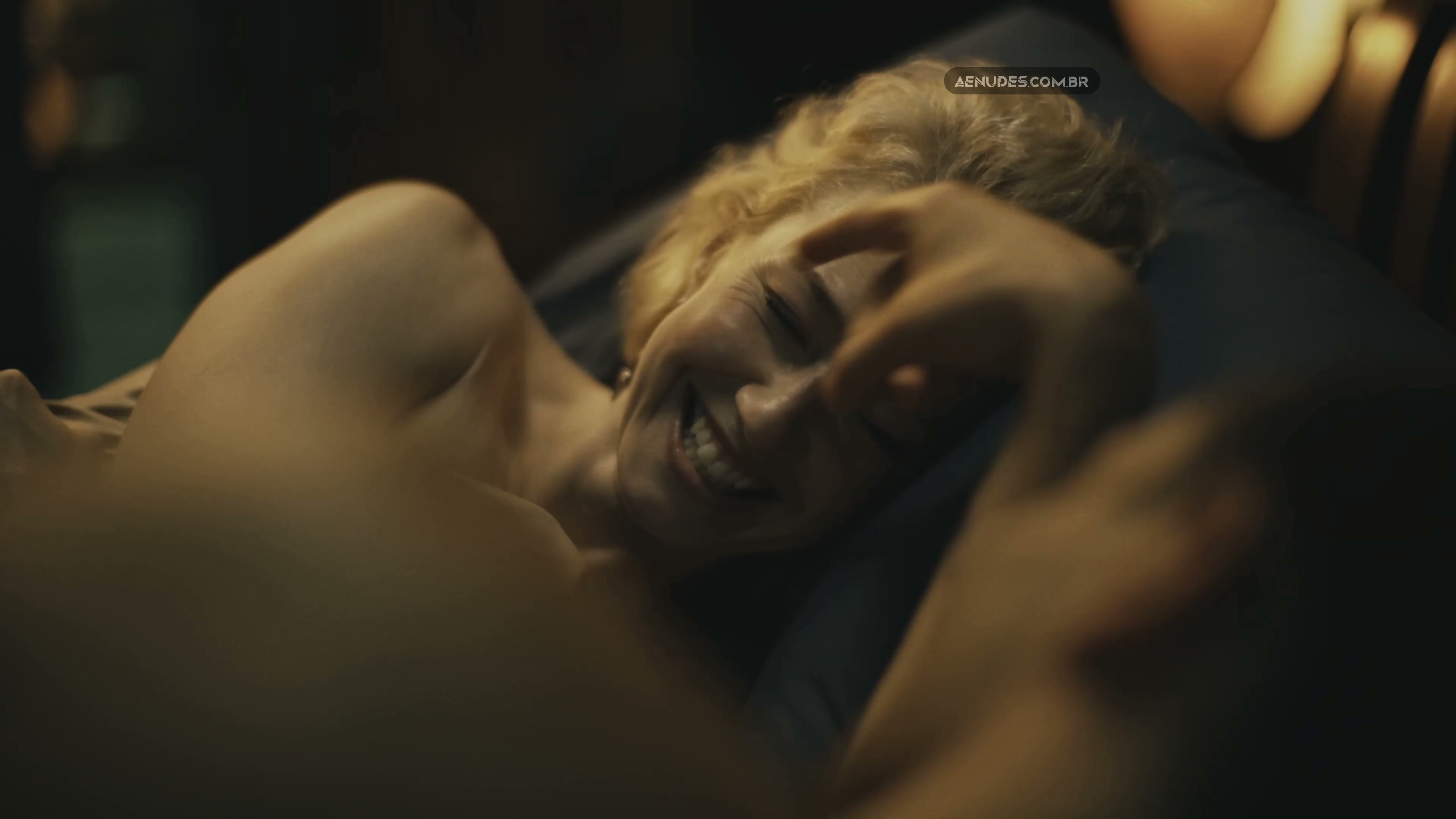 Carrie Coon nua pelada cena de sexo em The White Lotus S03