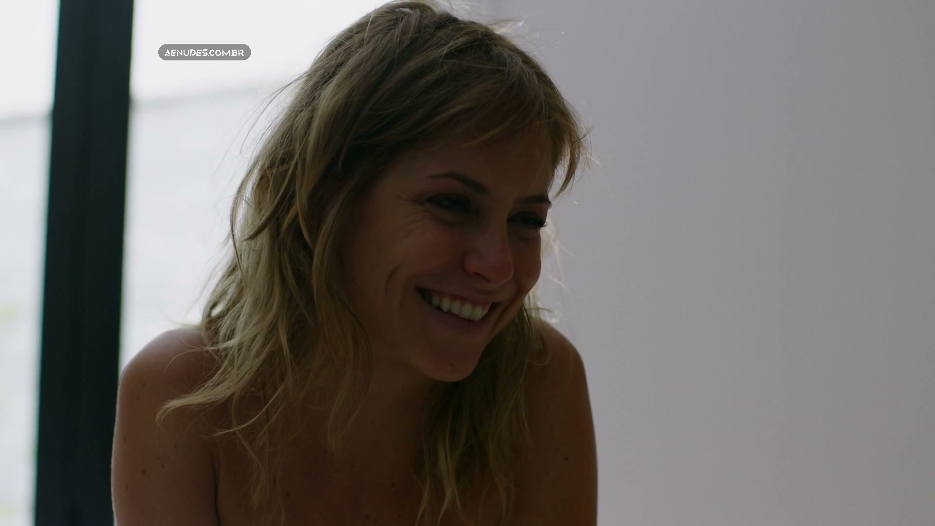 Christiana Ubach nua pelada cena de sexo em Perrengue