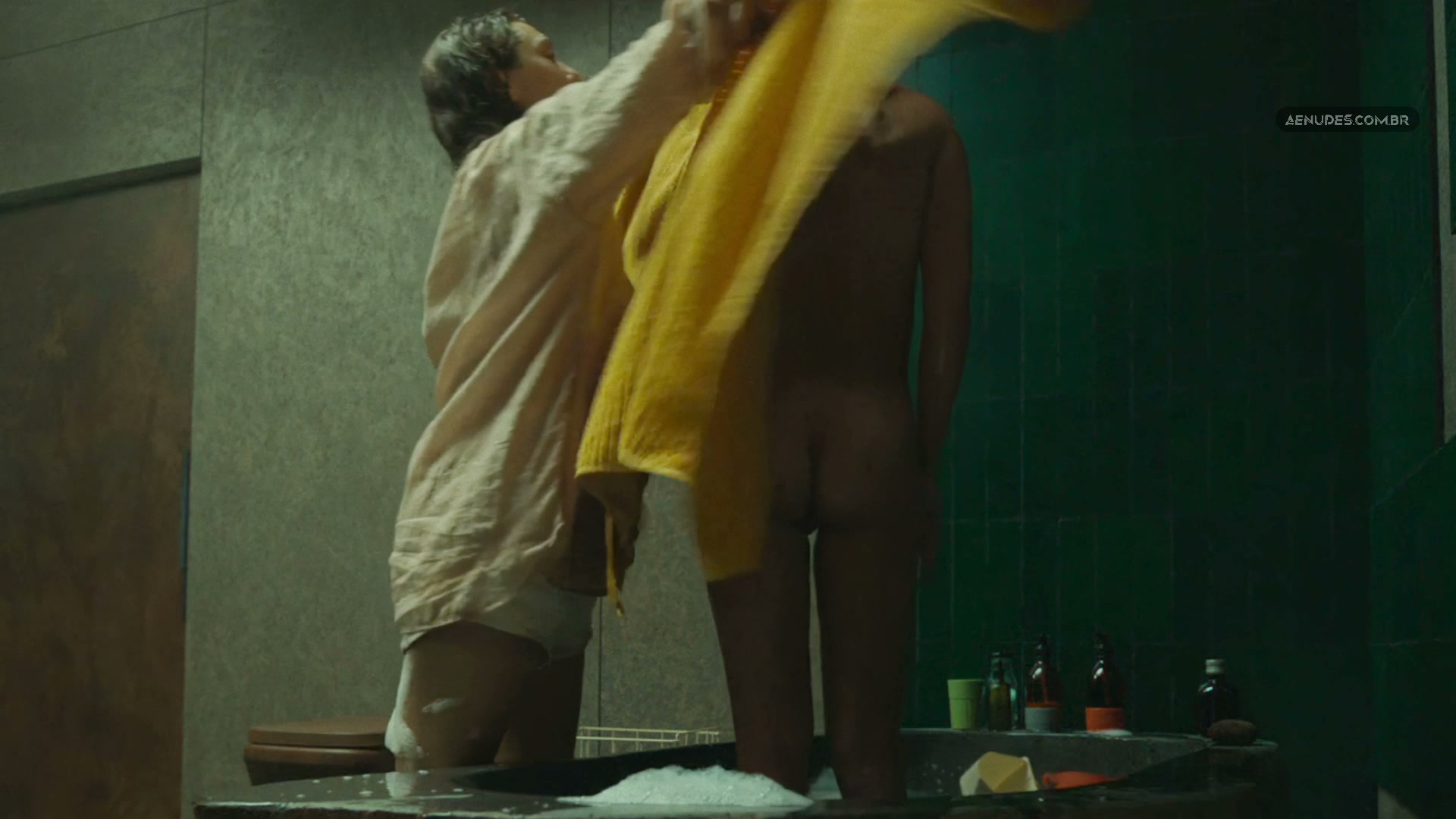 Elizabeth Olsen, Alicia Vikander nuas peladas cena de sexo em The Assessment