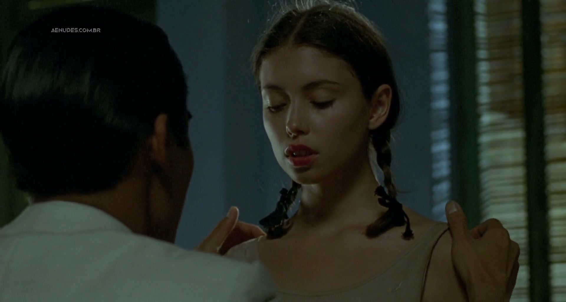 Jane March nua pelada cena de sexo em The Lover
