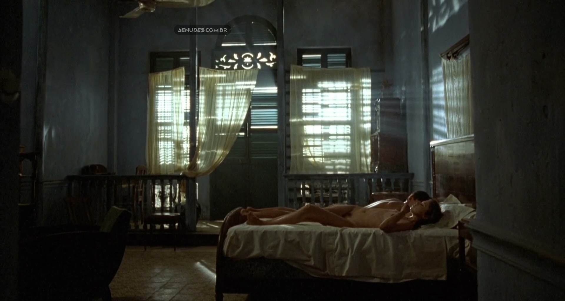 Jane March nua pelada cena de sexo em The Lover