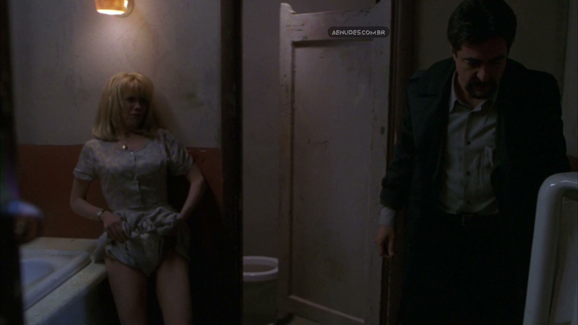 Kelli Maroney nua pelada cena de sexo em Face Down