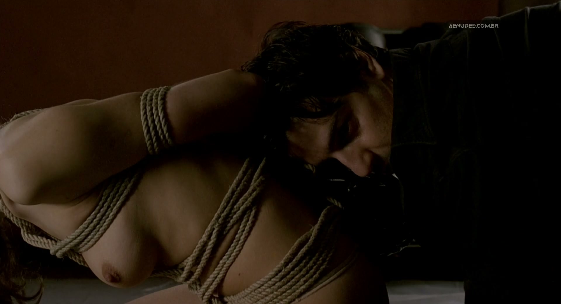 Olga Kurylenko nua pelada cena de sexo em La Serpent