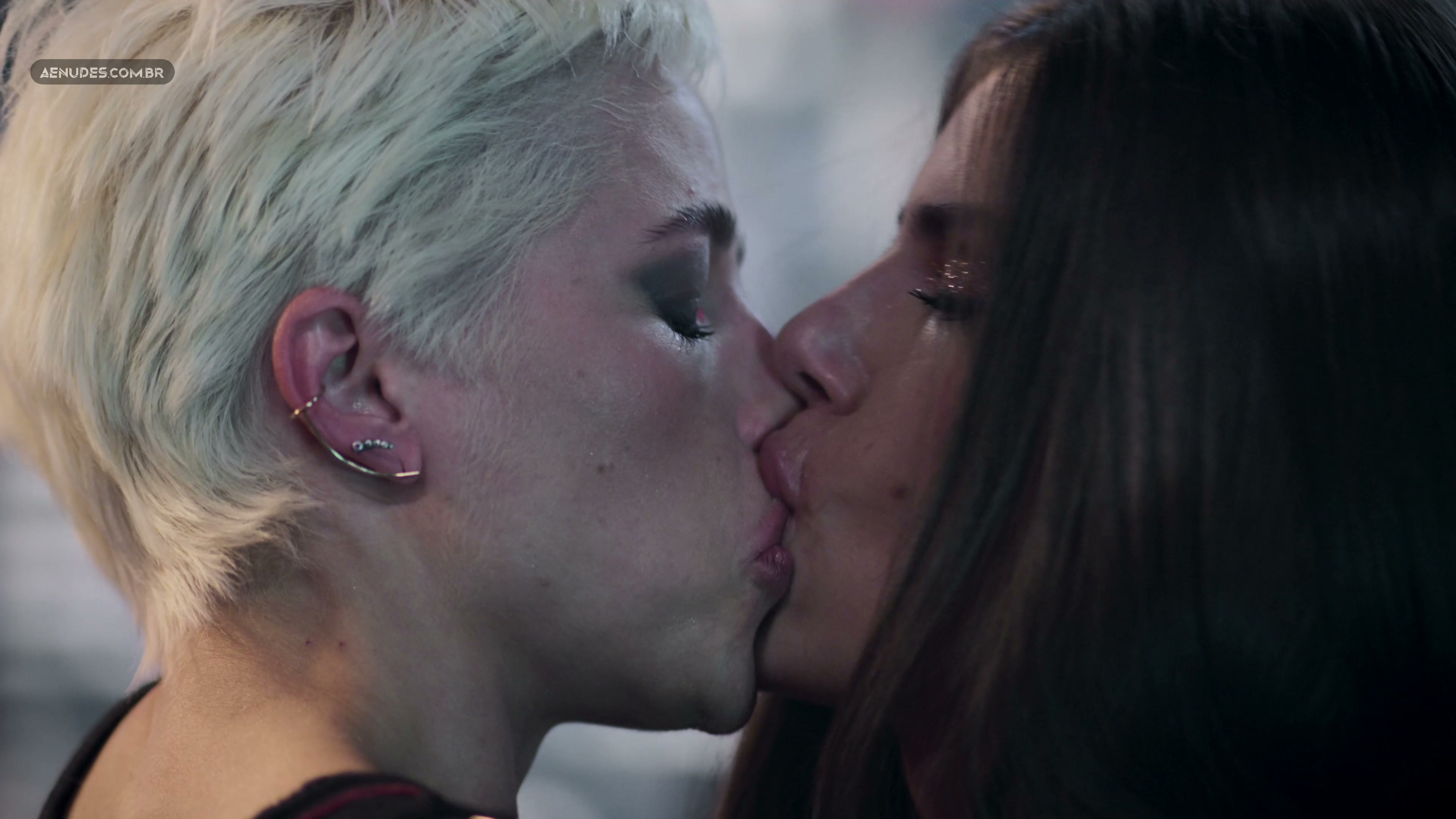 Agatha Moreira, Camila Queiroz nuas peladas cena de sexo em Verdades Secretas 2