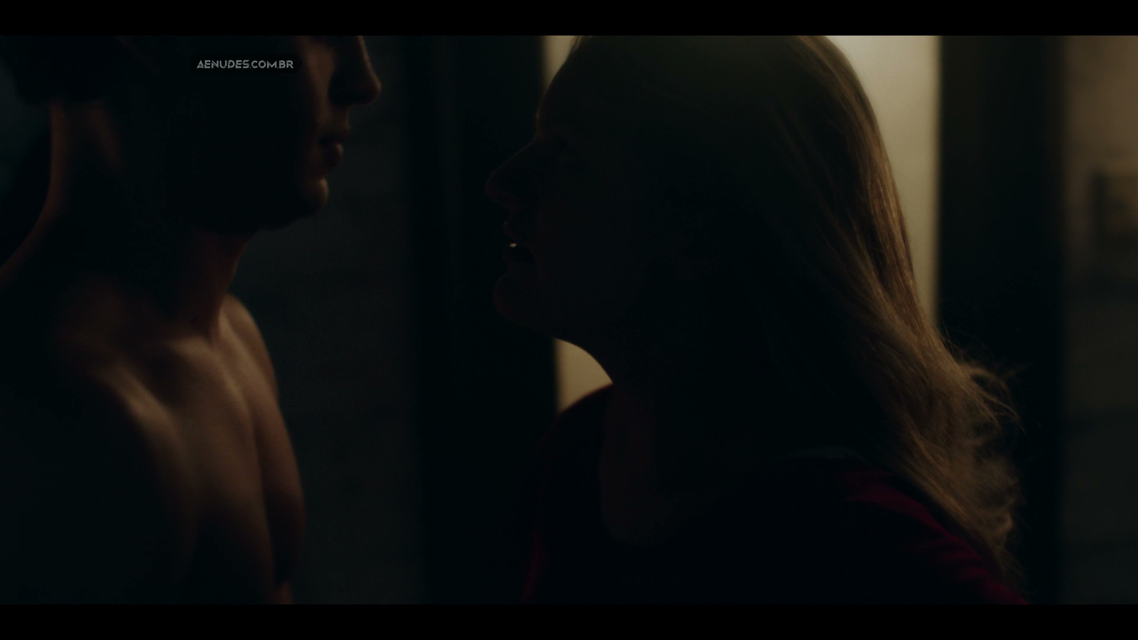Elisabeth Moss nua pelada cena de sexo em The Handmaids Tale s06