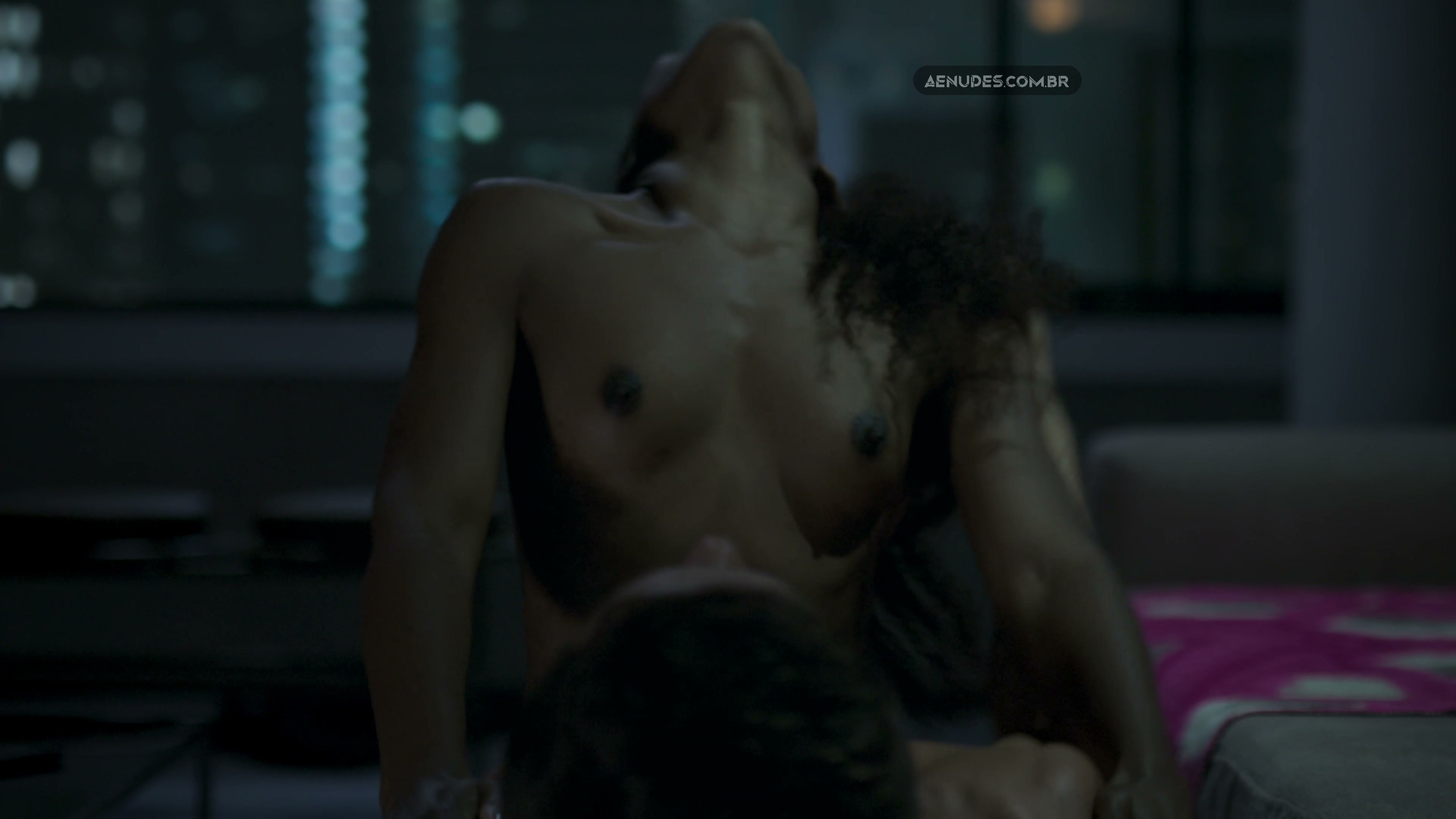 Erika Januza nua pelada cena de sexo em Verdades Secretas 2
