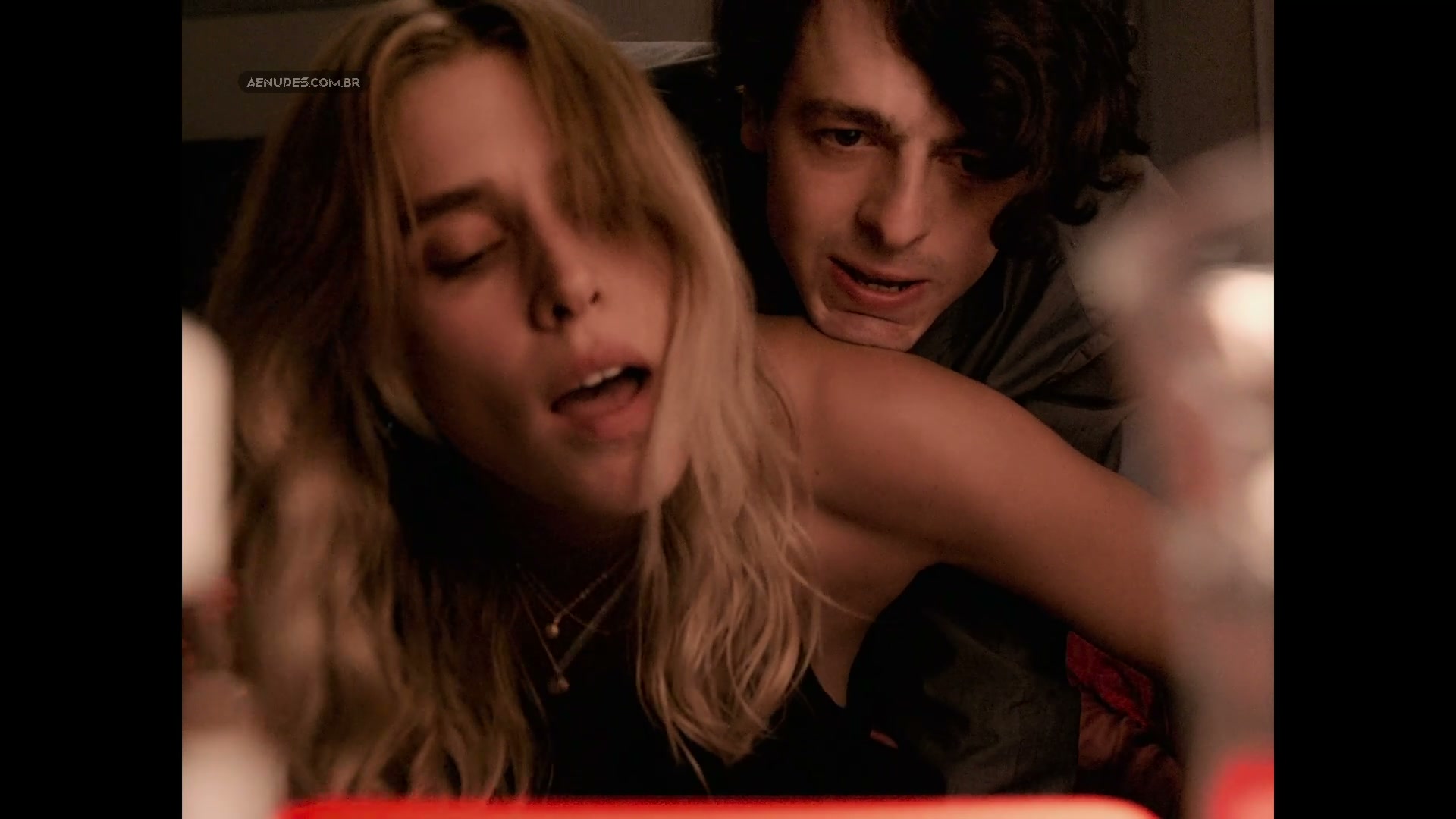 Gaia Weiss nua pelada cena de sexo em Animal Within