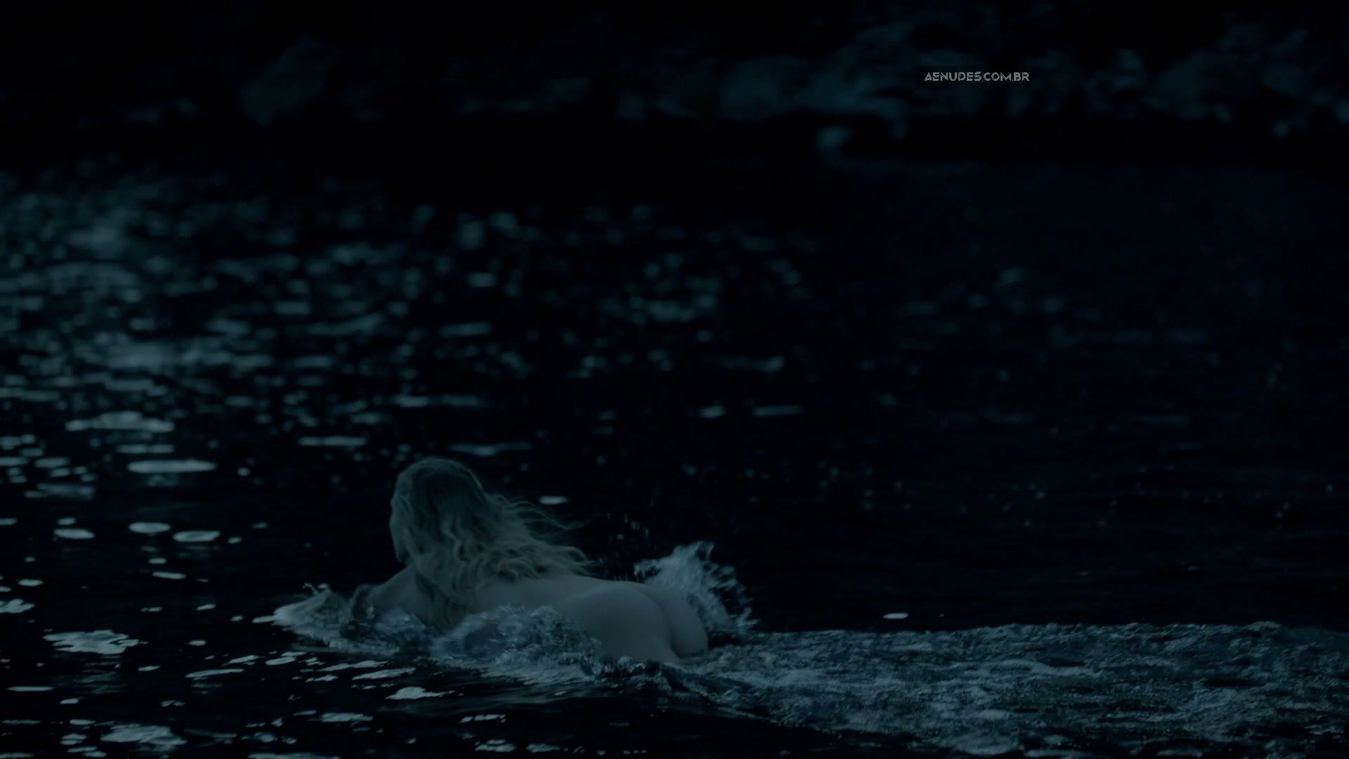 Jessalyn Gilsig, Gaia Weiss nuas peladas cena de sexo em Vikings