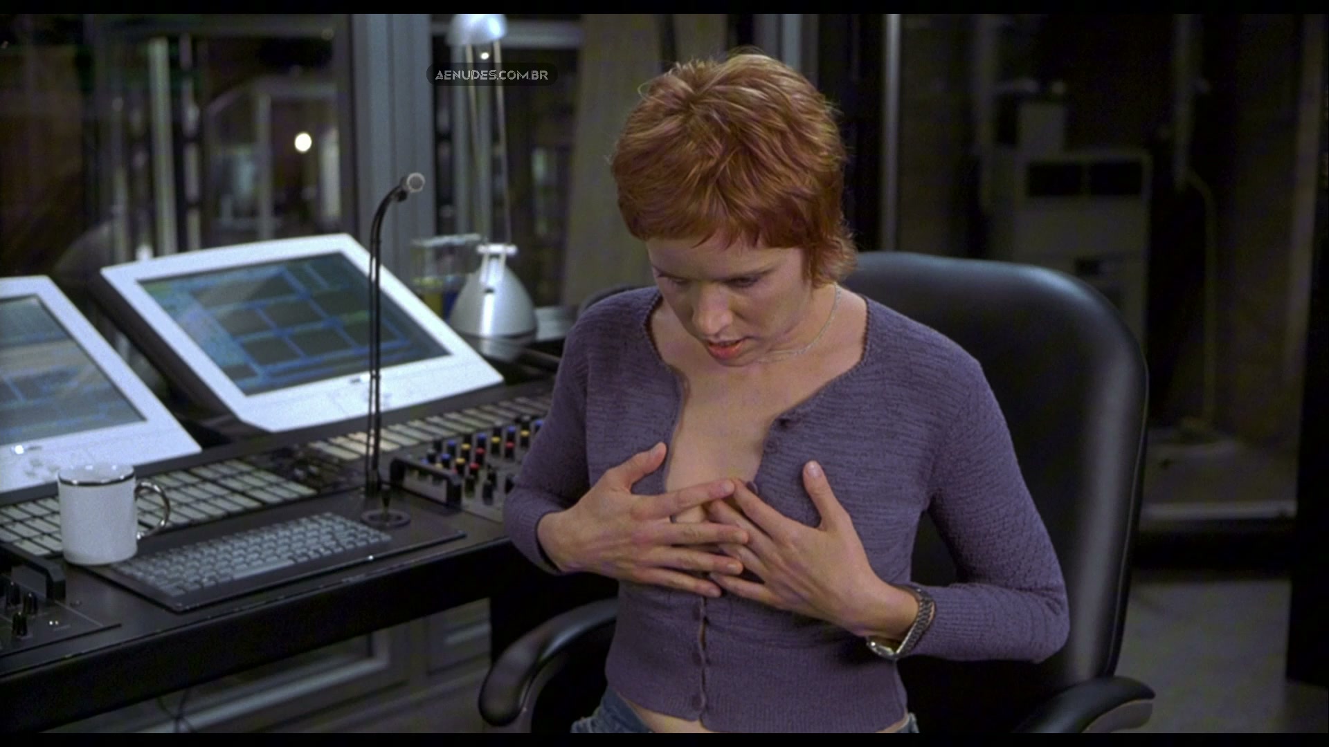 Kim Dickens, Elizabeth Shue nuas peladas cena de sexo em Hollow Man