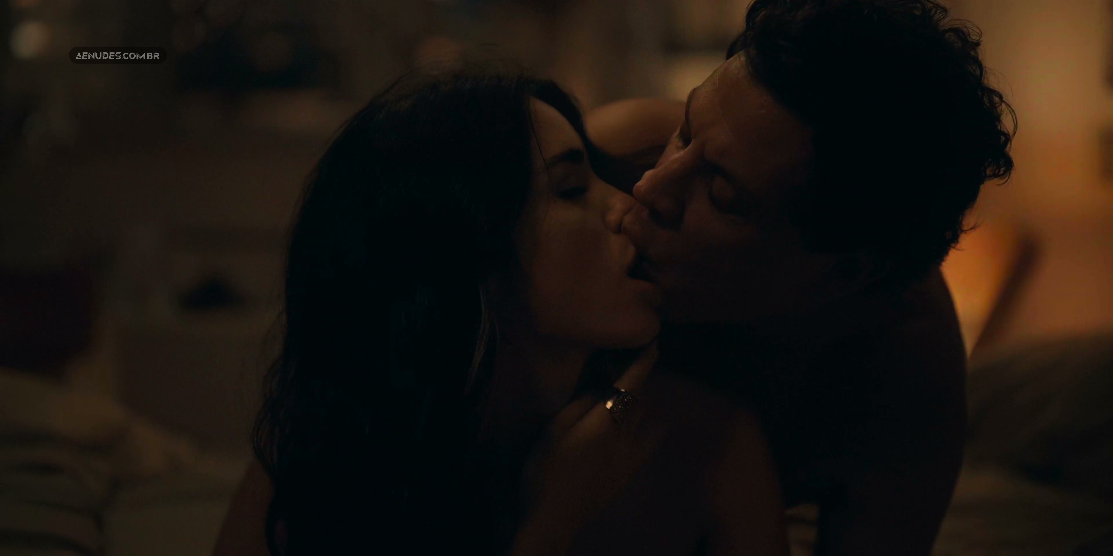 Lali Esposito, Lorena Vega nuas peladas cena de sexo em El Fin Del Amor
