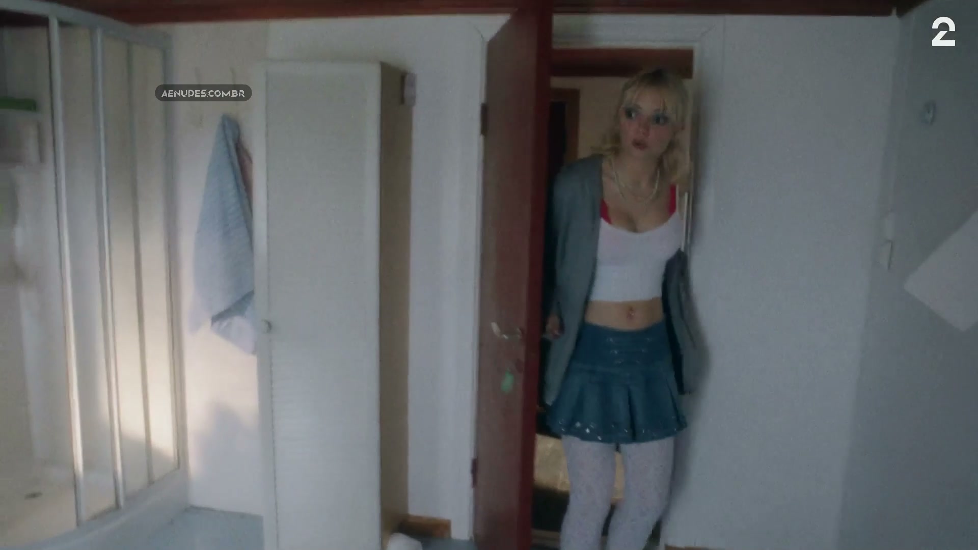 Lea Myren nua pelada cena de sexo em Kids in Crime