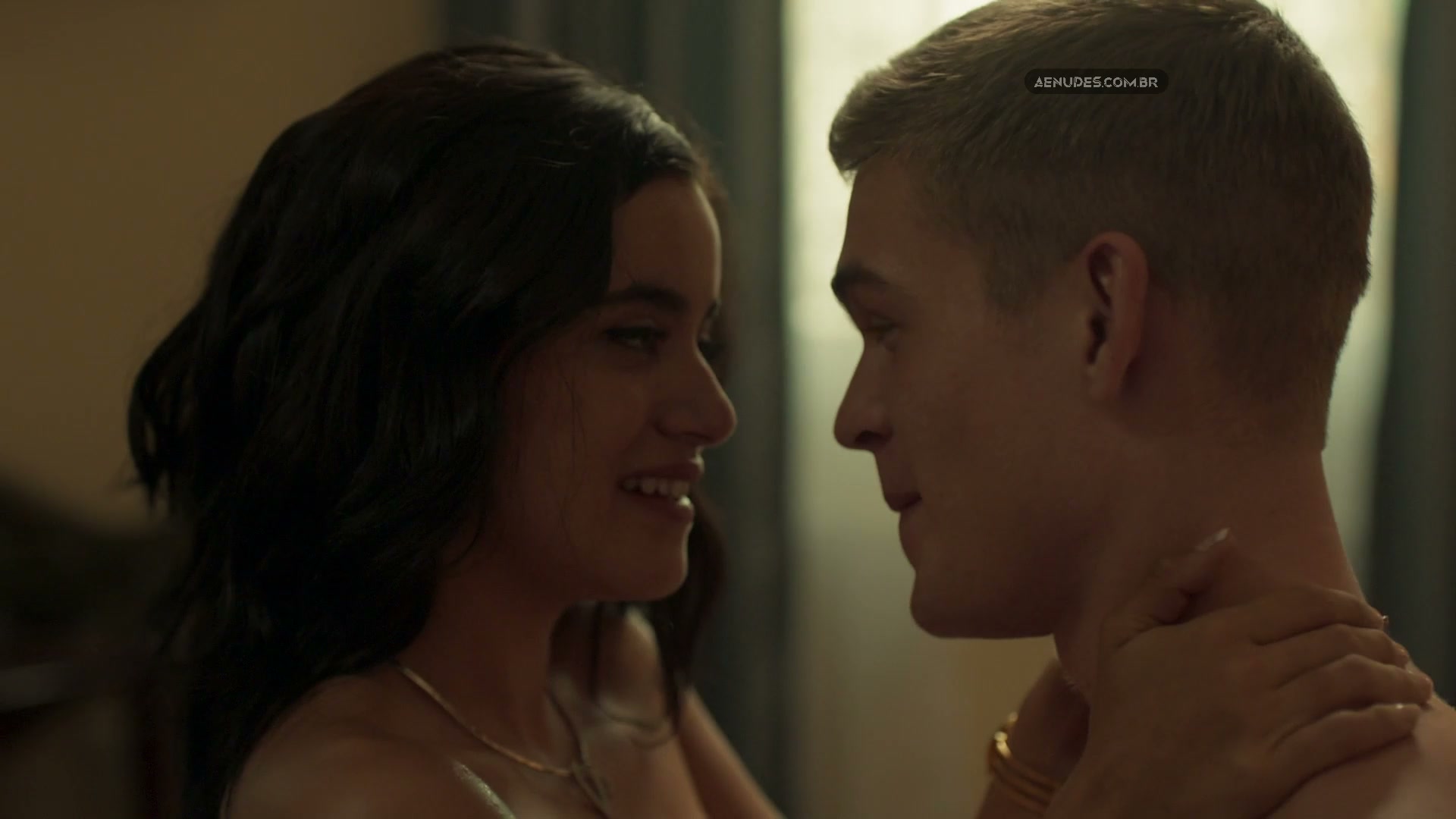 Paulina Gaitan nua pelada cena de sexo em Diablo Guardian