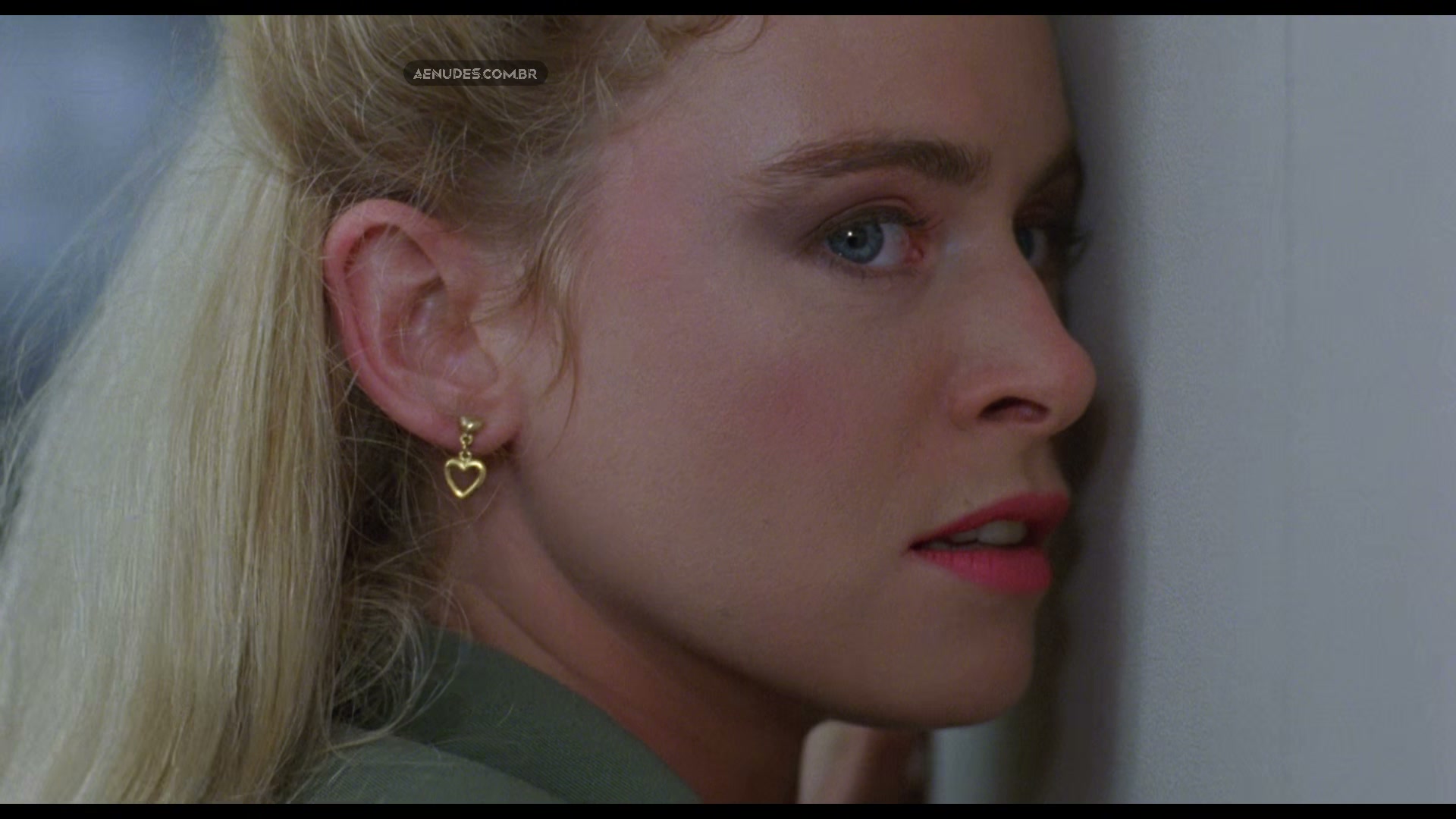 Alonna Shaw nua pelada cena de sexo em Double Impact