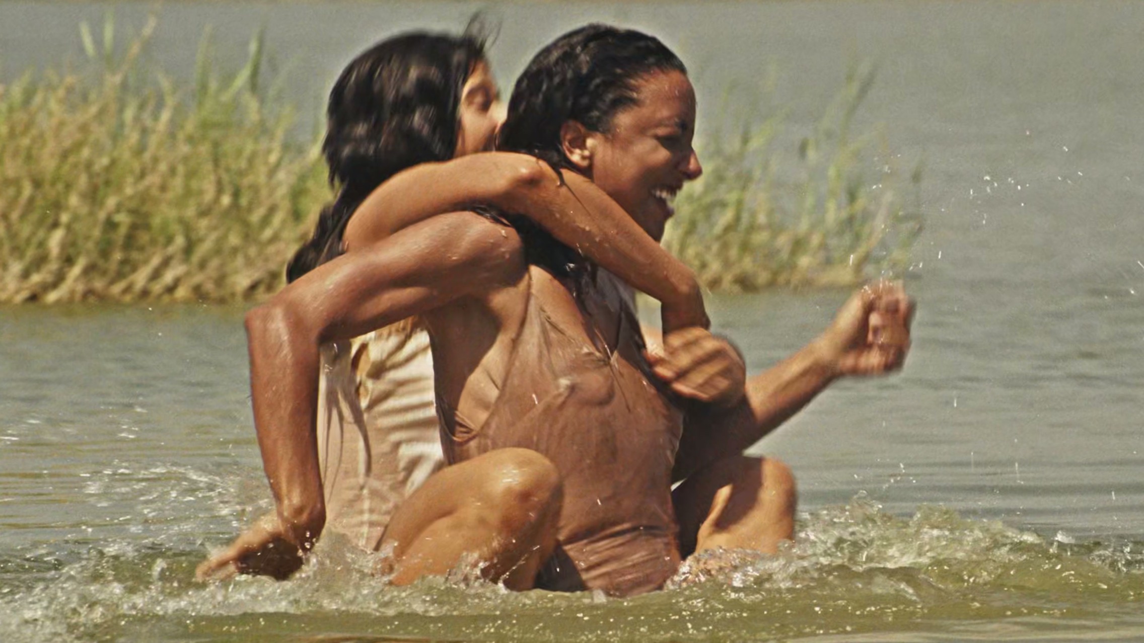 Alice Carvalho nua pelada em Guerreiros Do Sol