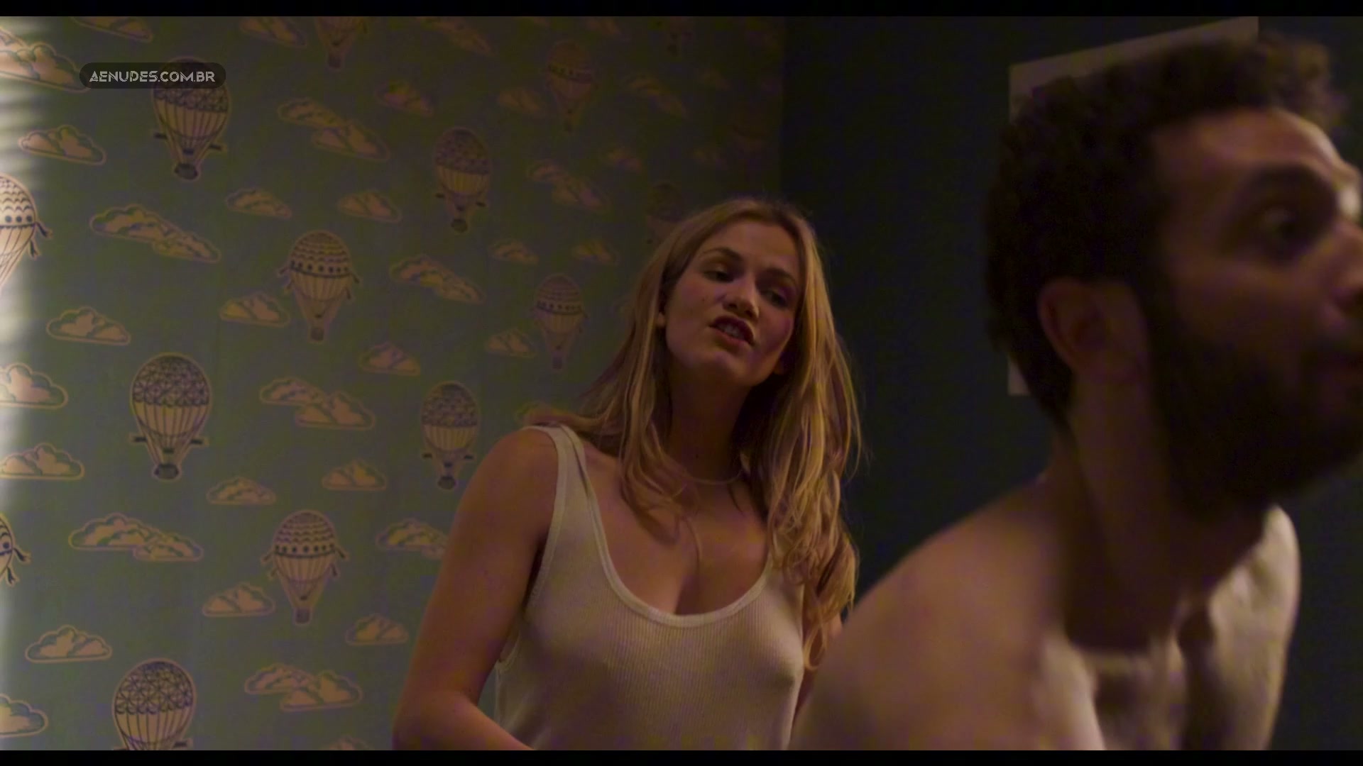 Margot Bancilhon nua pelada cena de sexo em Ami-Ami