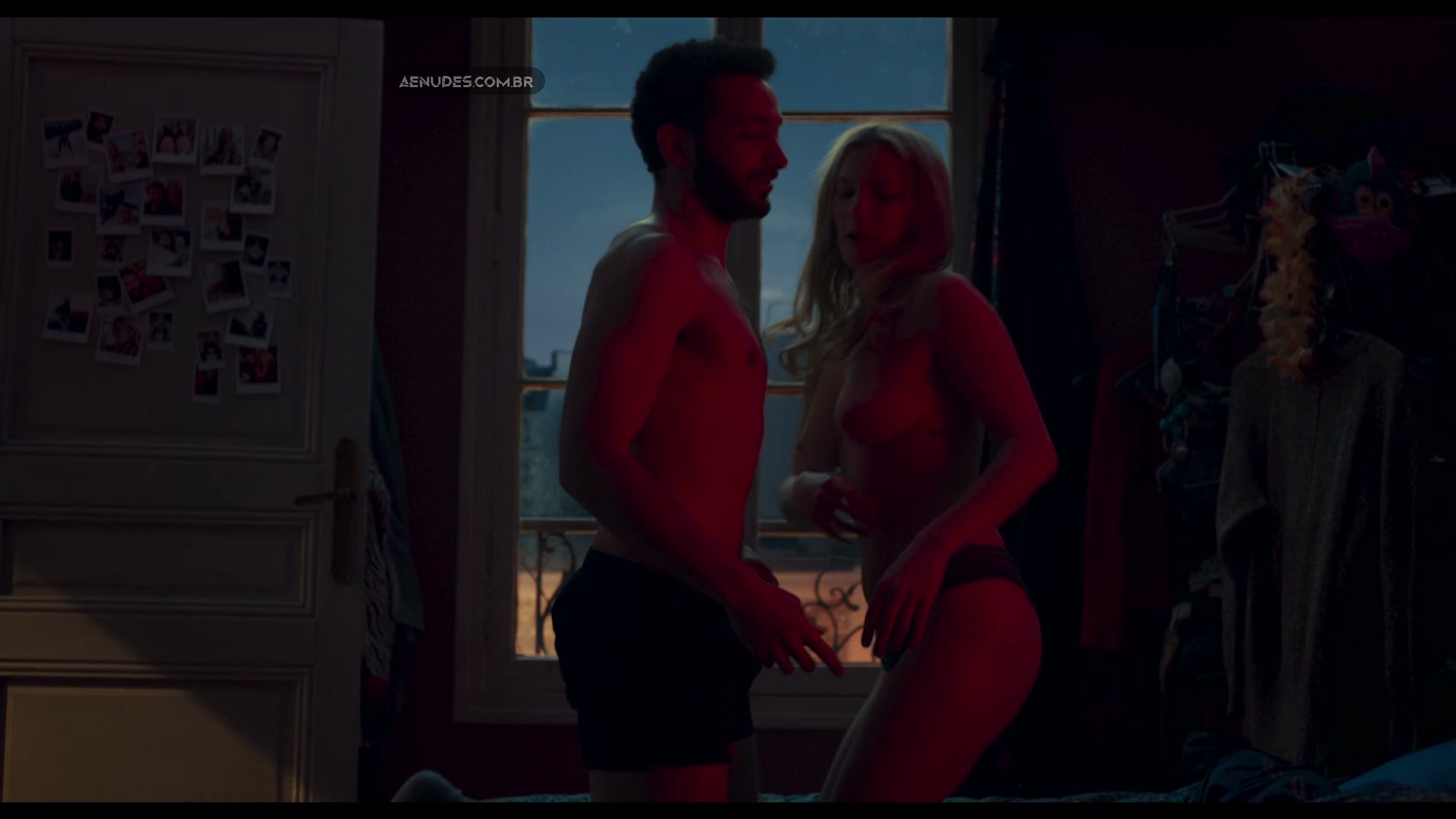 Margot Bancilhon nua pelada cena de sexo em Ami-Ami