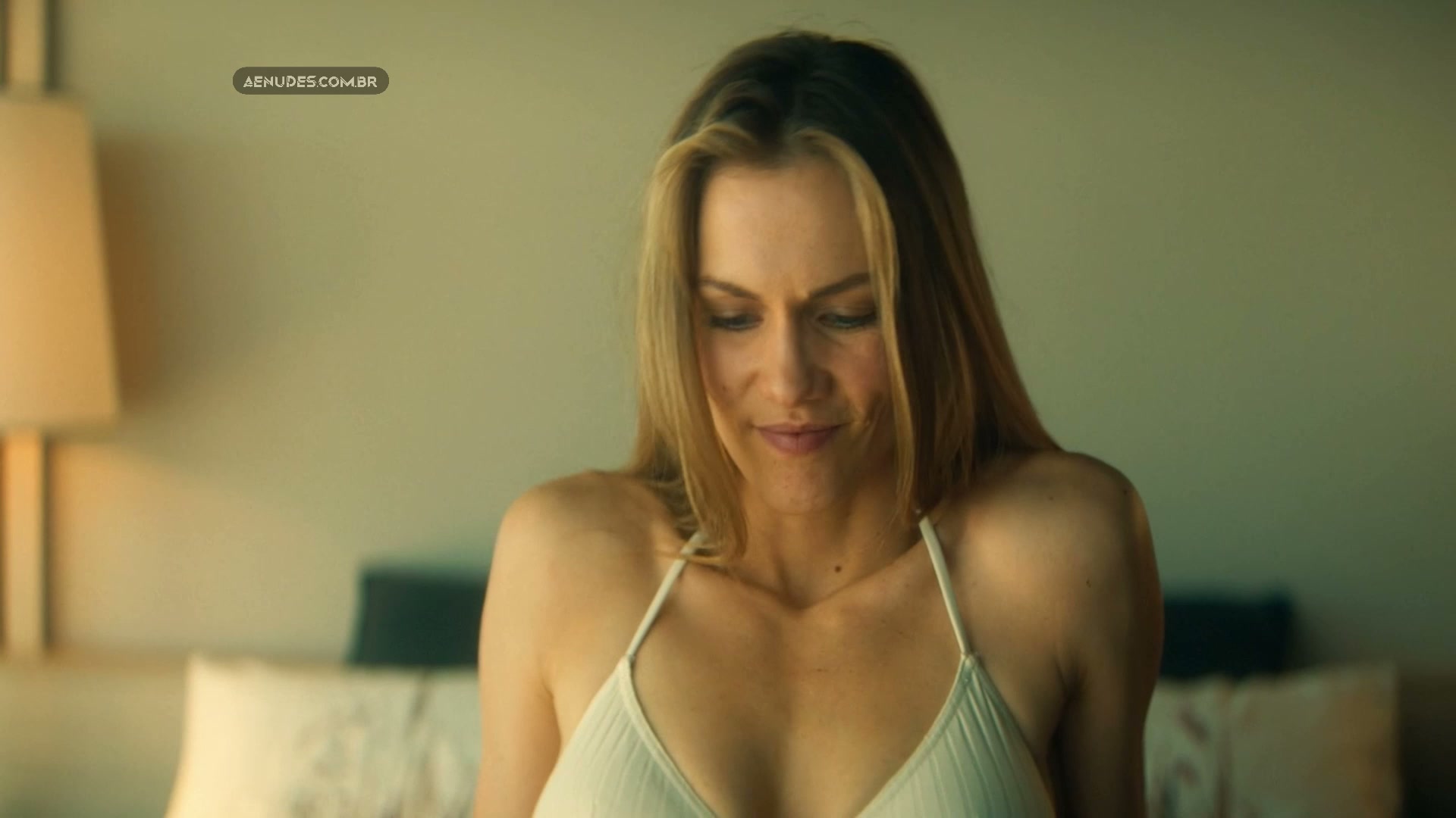 Margot Bancilhon nua pelada cena de sexo em Escort Boys